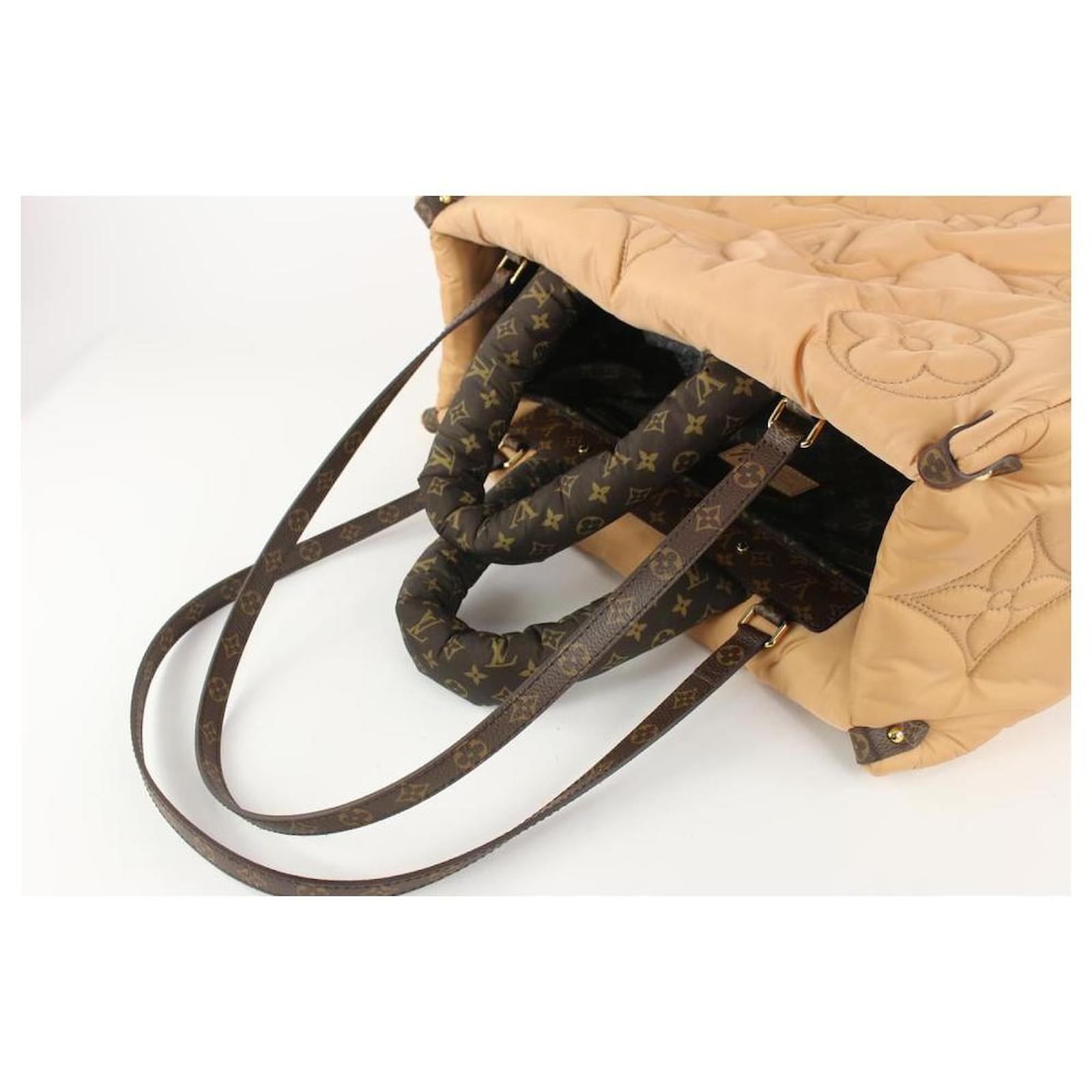 Louis Vuitton Beige Puffer Quilted Pillow Onthego GM 2Way Tote Bag  ref.426025 - Joli Closet