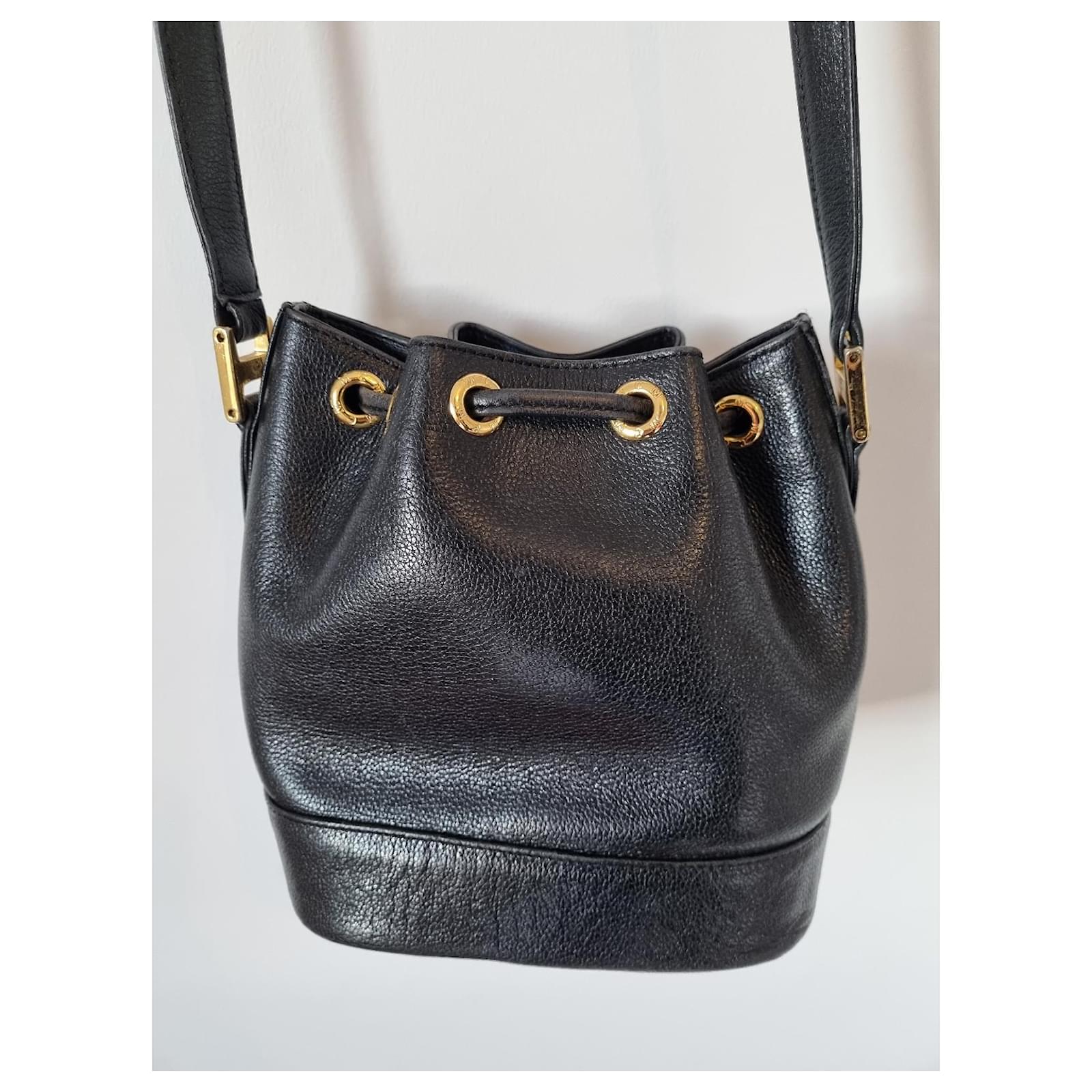 MCM Vintage Black Small Shoulder Bag Leather ref.427354 - Joli Closet