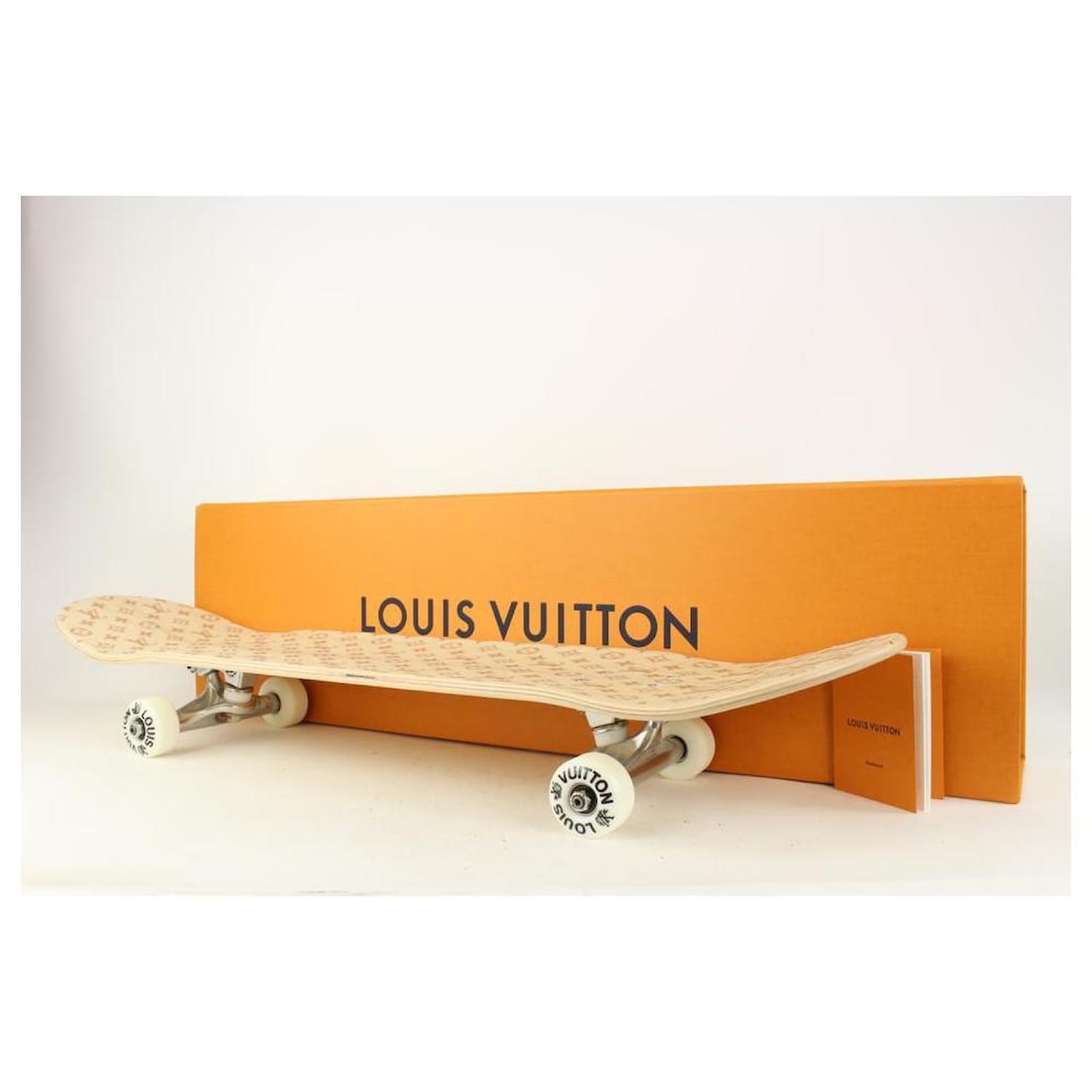Louis Vuitton Virgil Abloh Neon LV Monogram Skateboard 118lv26 –  Bagriculture