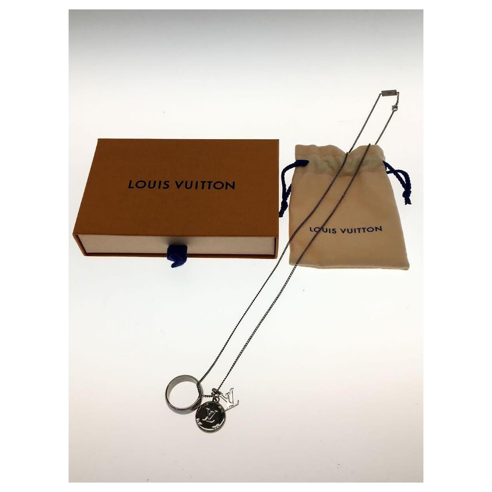 LOUIS VUITTON Ring Necklace Monogram_Monogram / Plating / Silver / With Box  / Storage Bag / M62485 / 2020 Silvery Silver-plated ref.430266 - Joli Closet