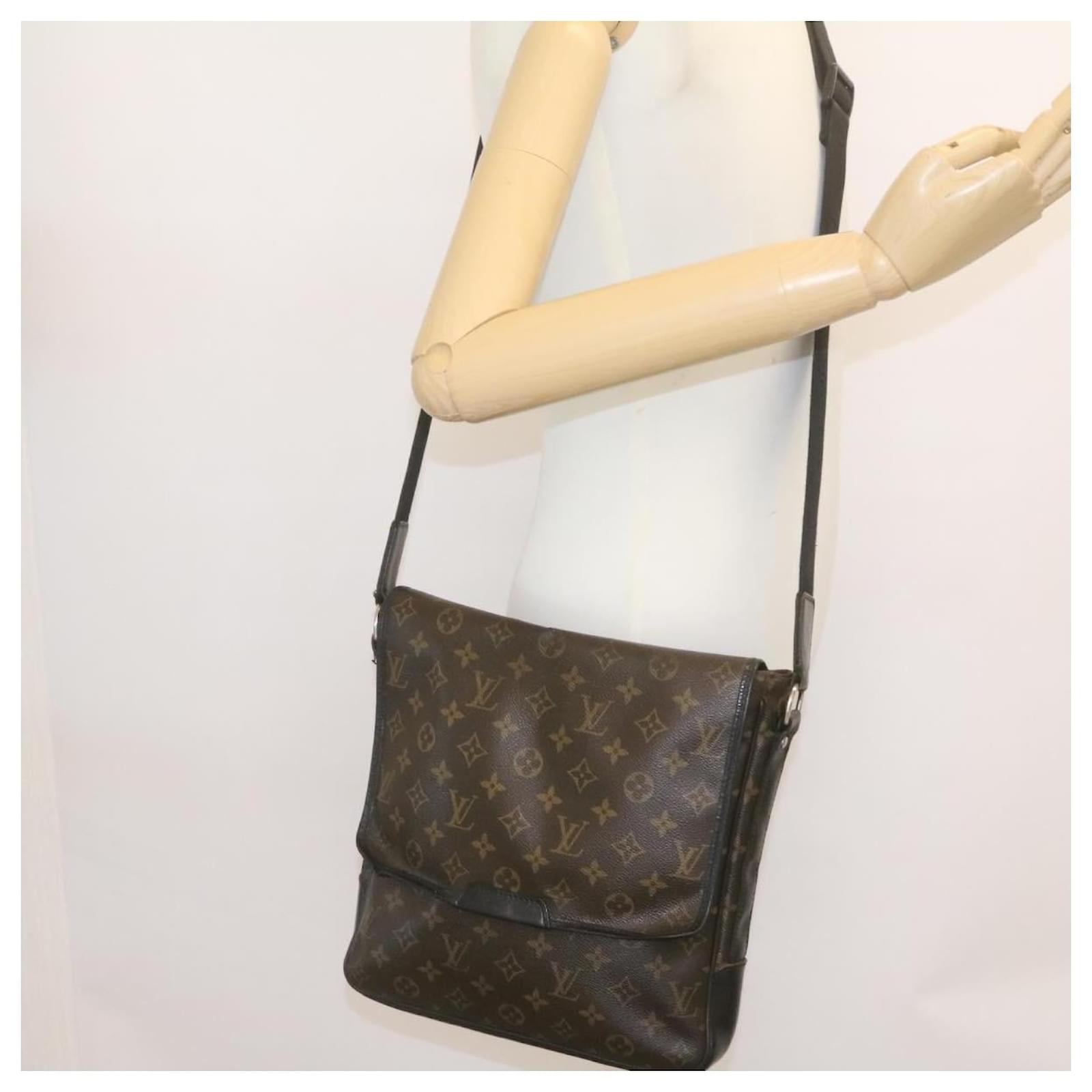 Pin by MasHa Lǝopardiina on Fᴀsʜɪᴏɴ ᴍᴏᴅᴇ ..!  Michael kors bag outfit, Vuitton  outfit, Louis vuitton vintage bags