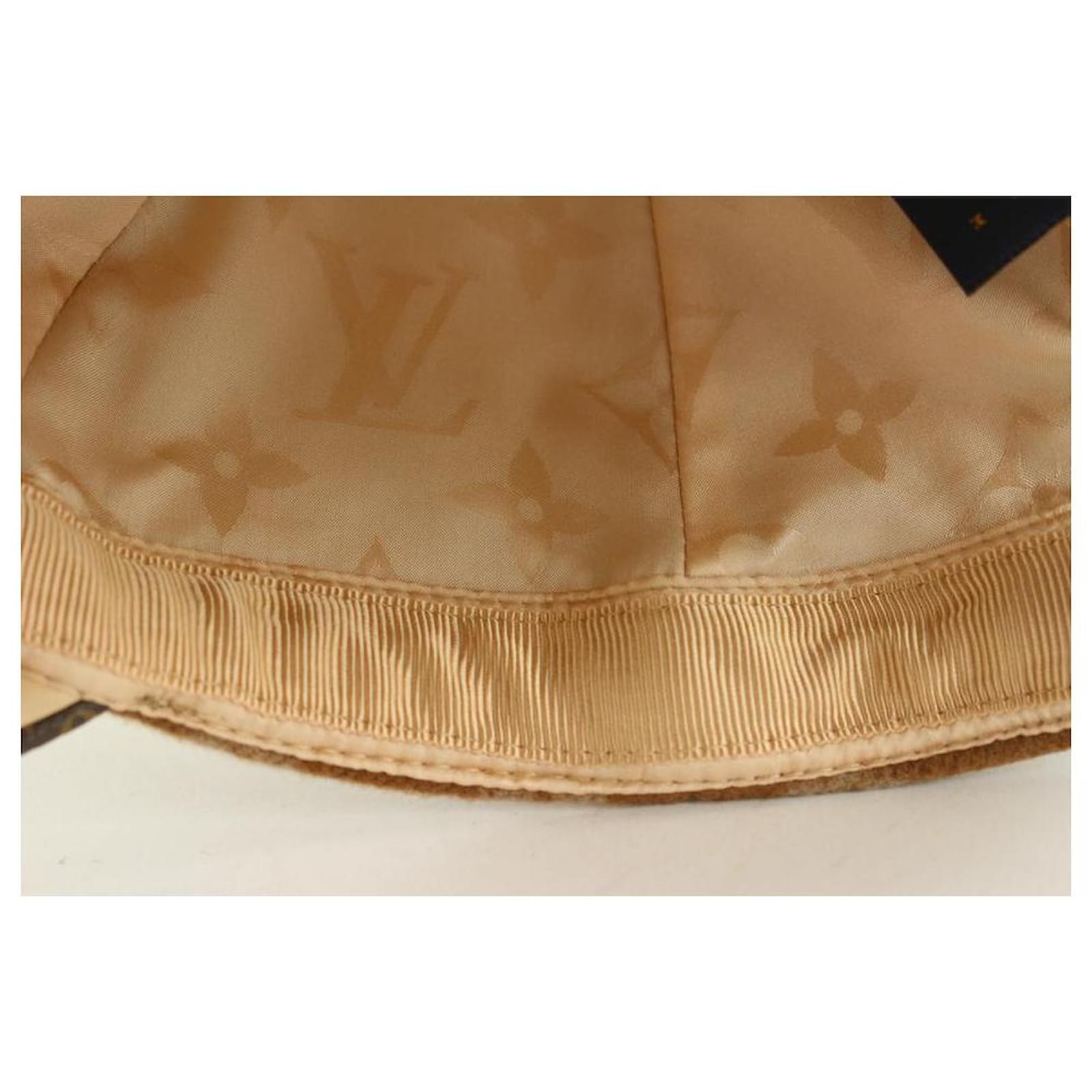 Louis Vuitton Caramel Brown x Beige Cashmere Carry On Cap Ou Pas Baseball  Cap Leather ref.433580 - Joli Closet