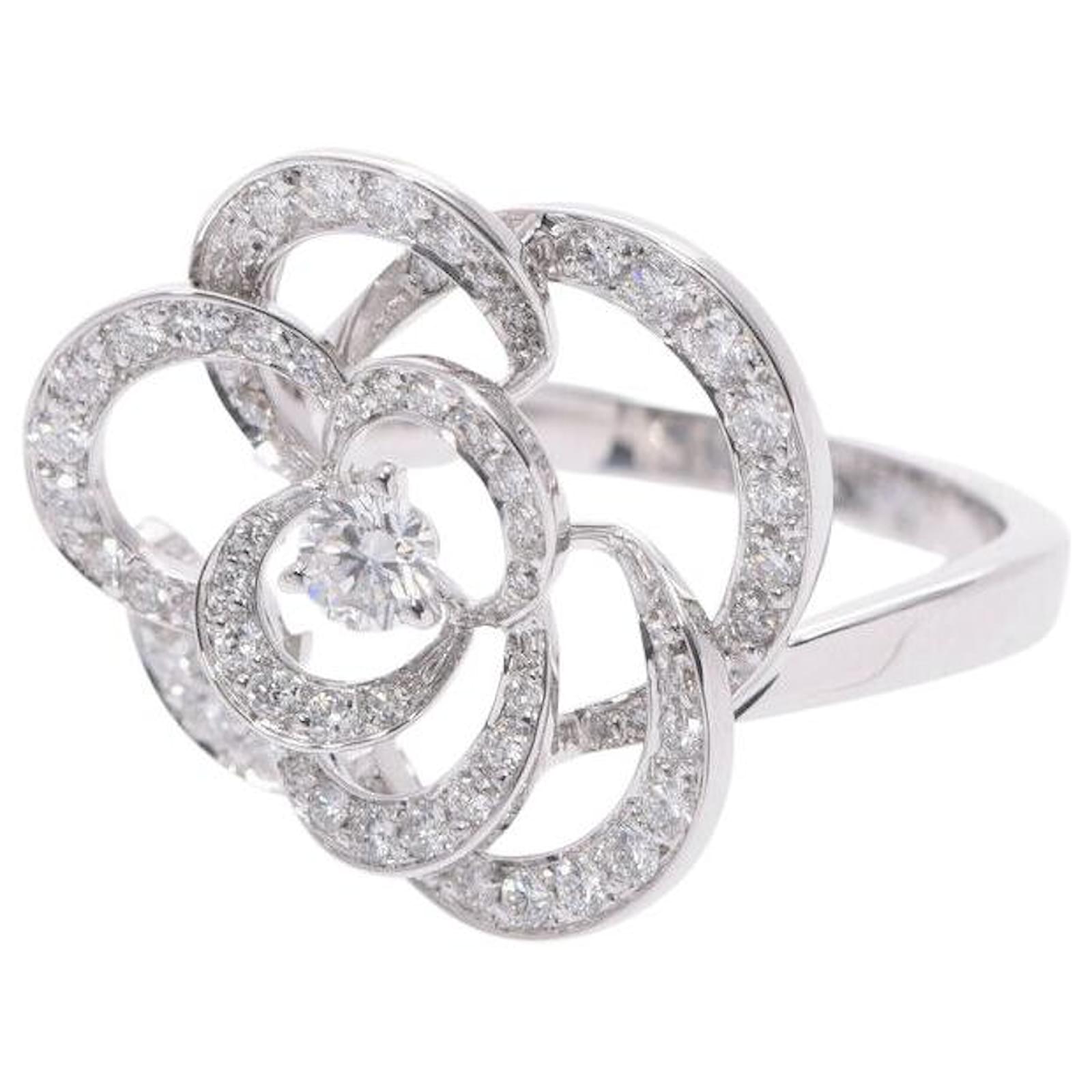 Chanel Camellia Silvery White gold ref.434005 - Joli Closet