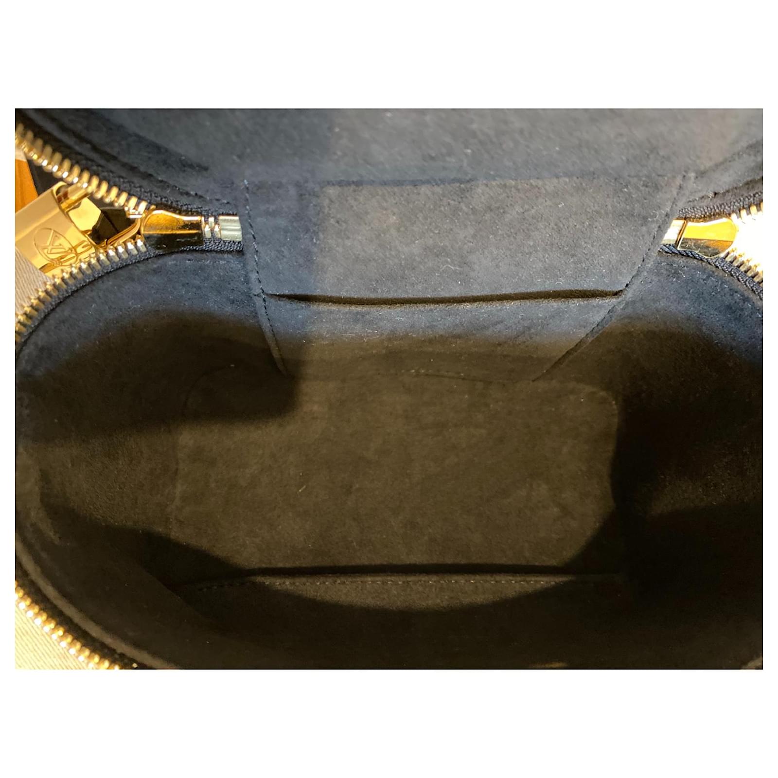 Louis Vuitton Game On Vanity PM Black Leather ref.434710 - Joli Closet
