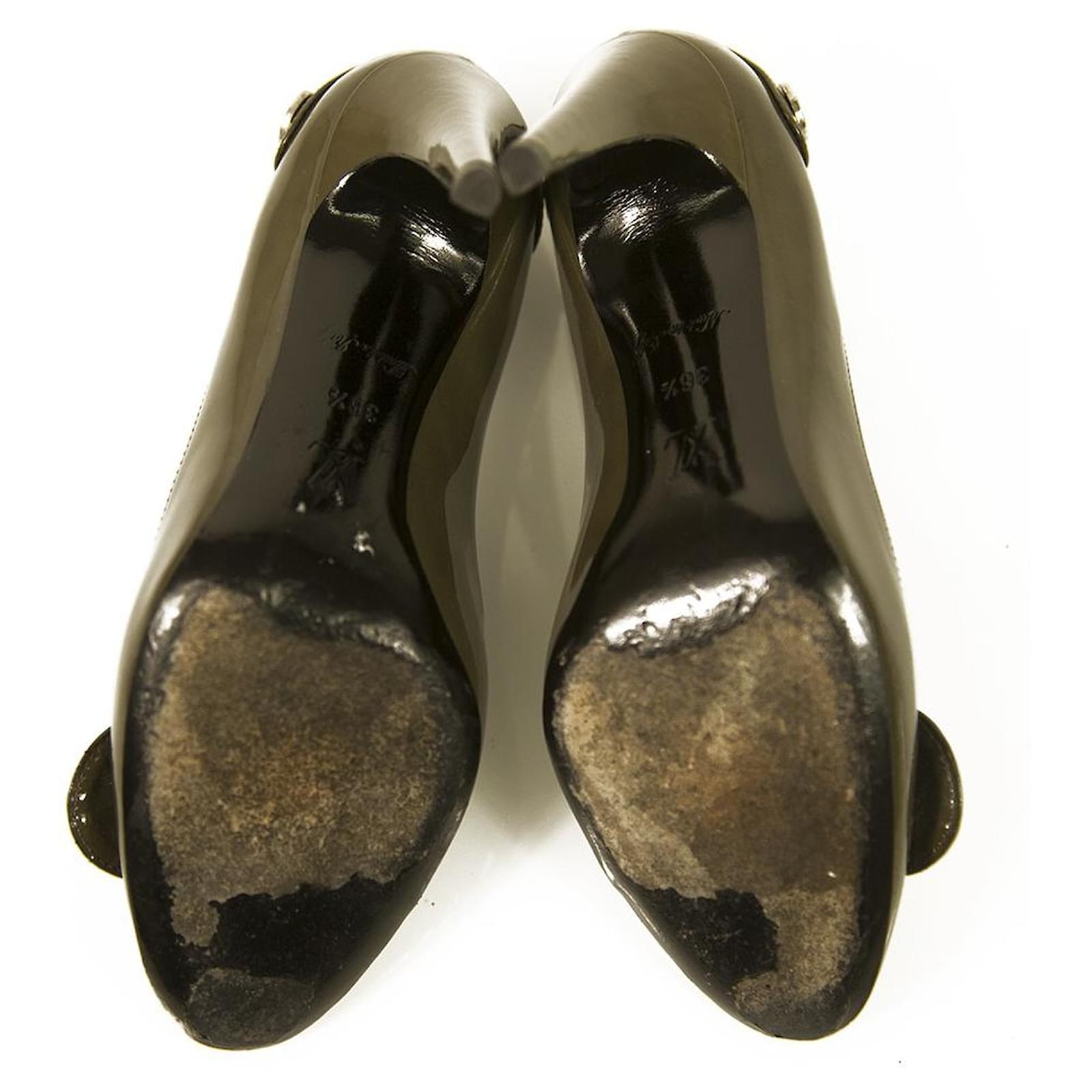 Louis Vuitton Khaki Patent Leather Almond Toe Medium Heel Pumps 36,5 Large  Screw ref.438255 - Joli Closet