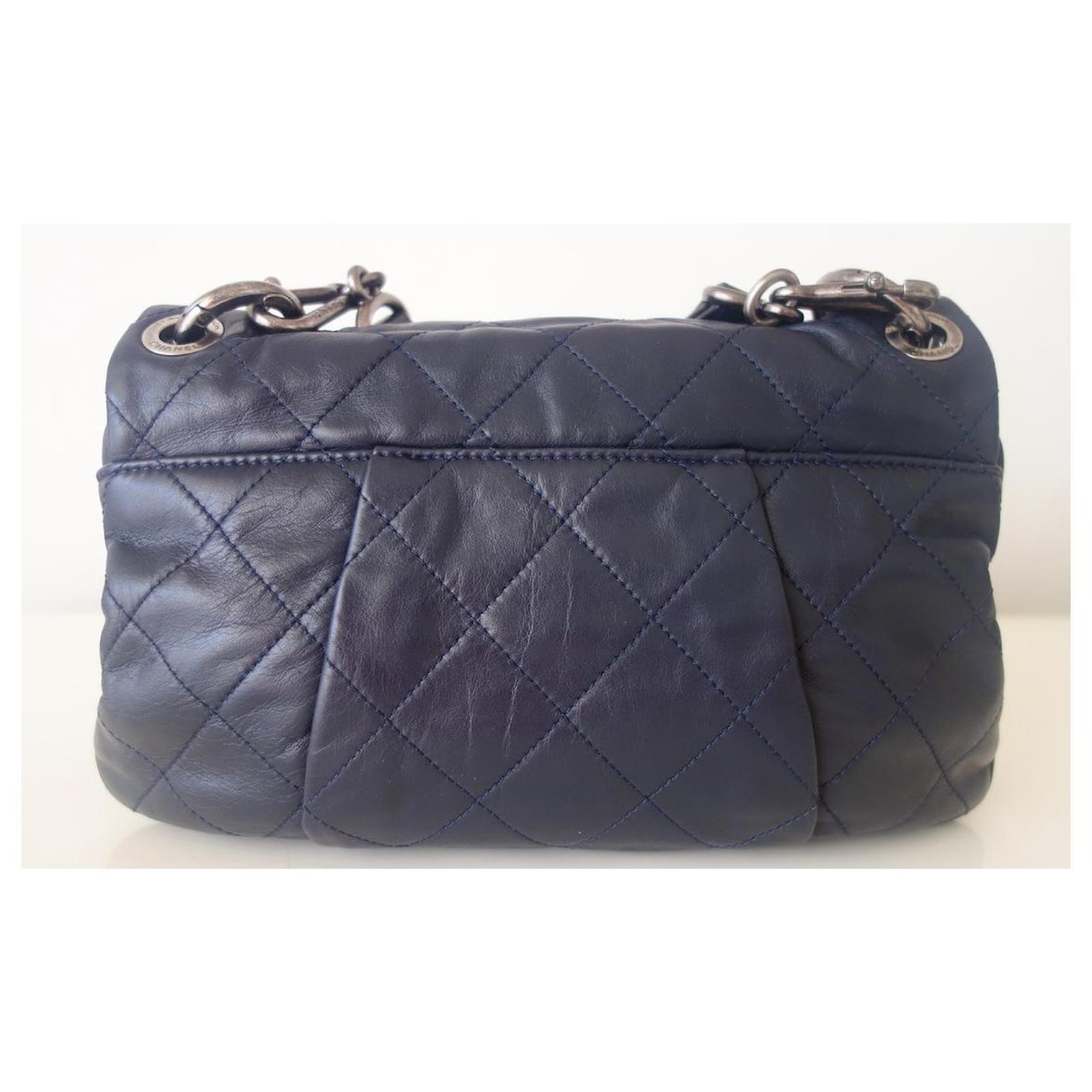 CHANEL CROSSBODY BAG Dark blue Leather ref.438453 Joli Closet