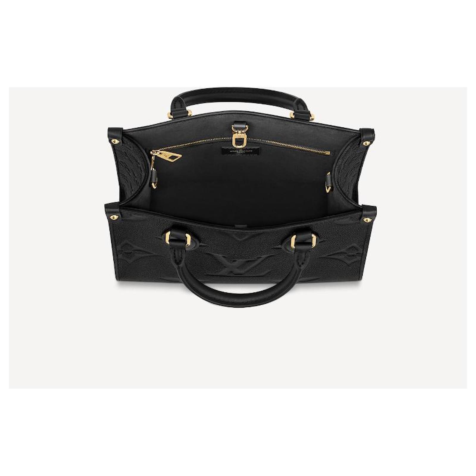 Pochette cosmétique cloth travel bag Louis Vuitton Black in Cloth - 25741702