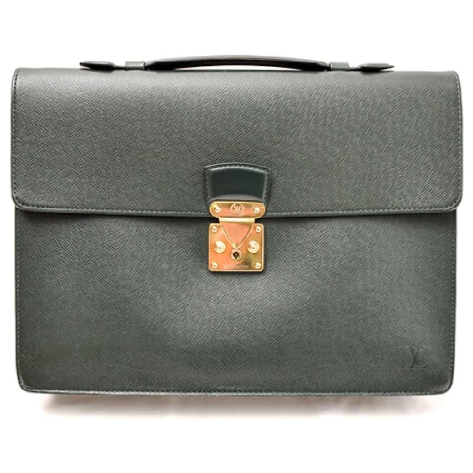 Used] Louis Vuitton Selvette Clado Taiga M30074 Briefcase Business Bag  Document Bag Green Leather ref.439215 - Joli Closet