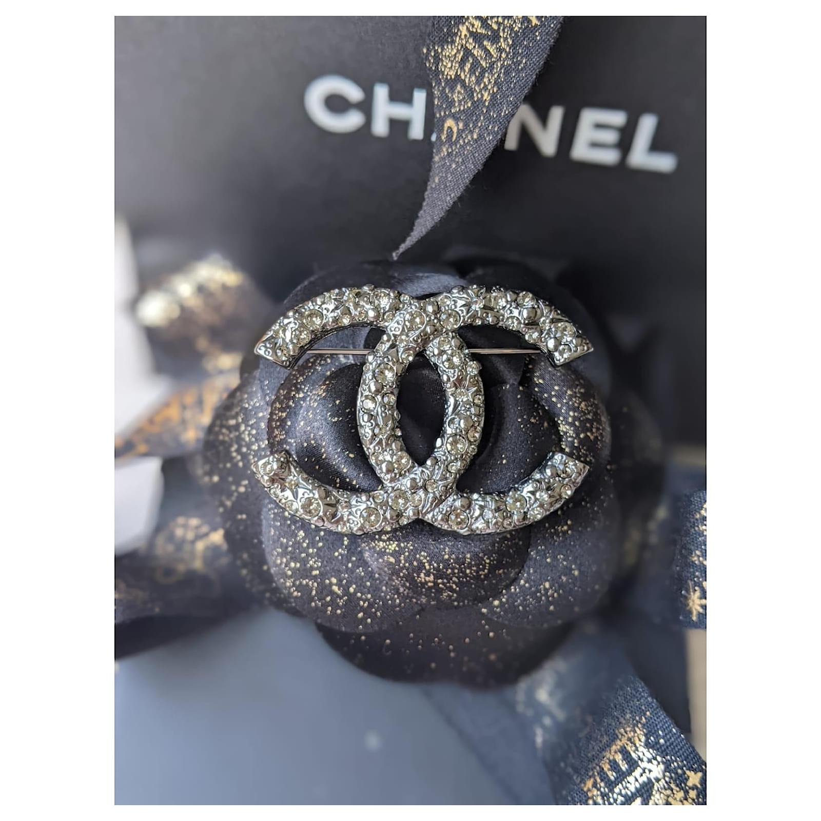Chanel Brooch Black Stone Faux Pearl Golden Brooch Pin Charm C116