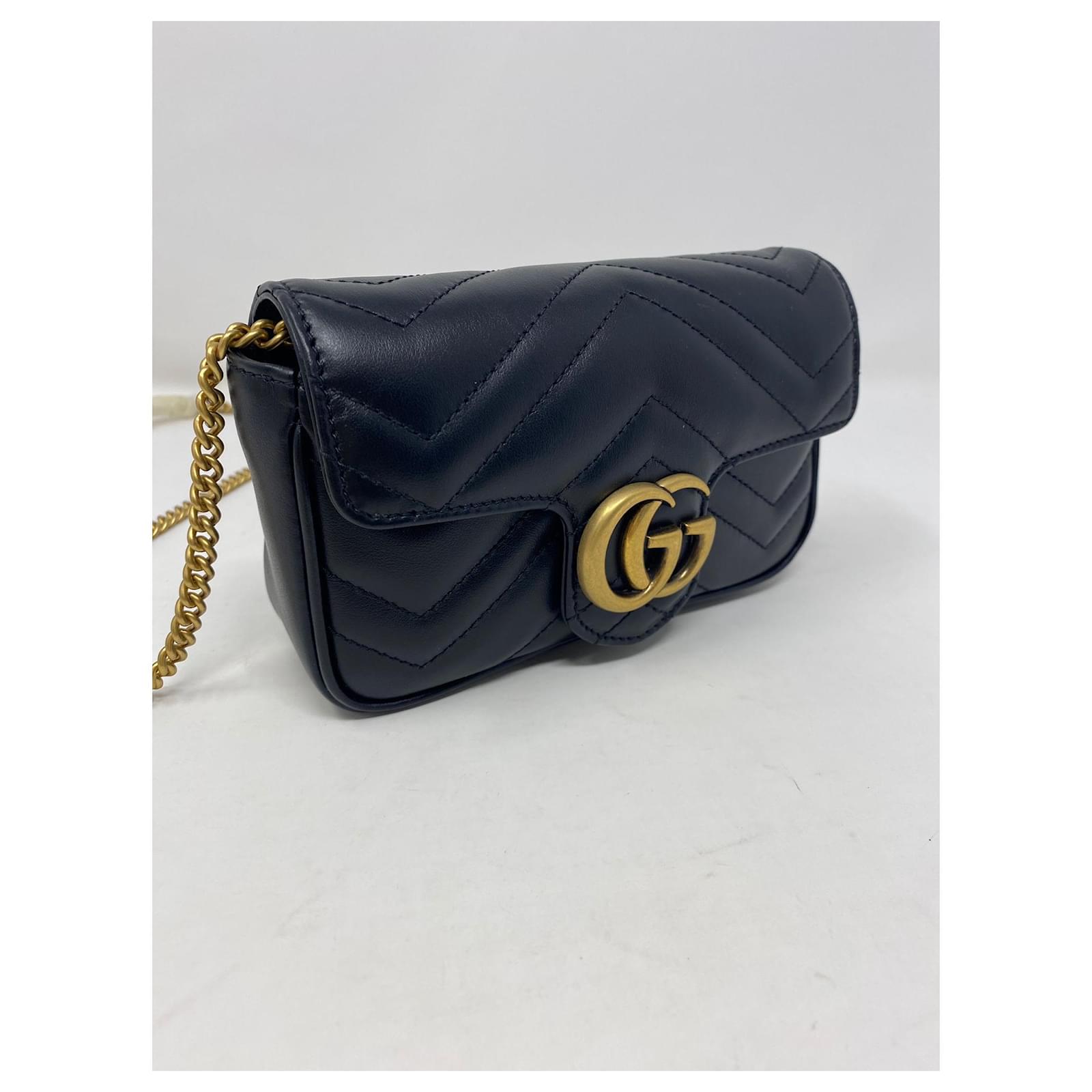 ショルダーバッグ・ポシェット GUCCI GG Marmont Super Mini Bag Gucci GG Marmont Super Mini Crossbody Bag/Wallet on Chain