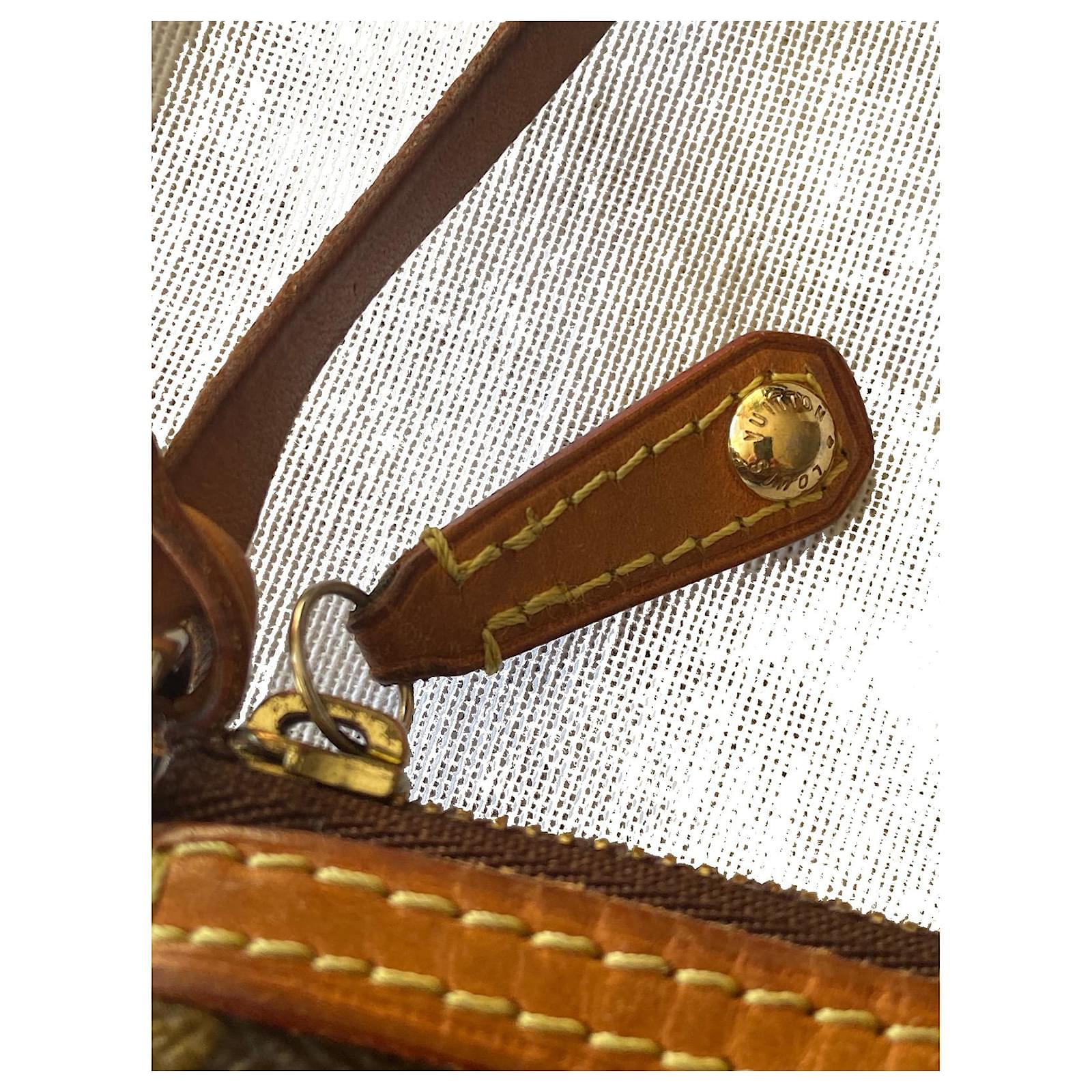 Louis Vuitton Rivets Pochette Dark brown Cloth ref.439917 - Joli