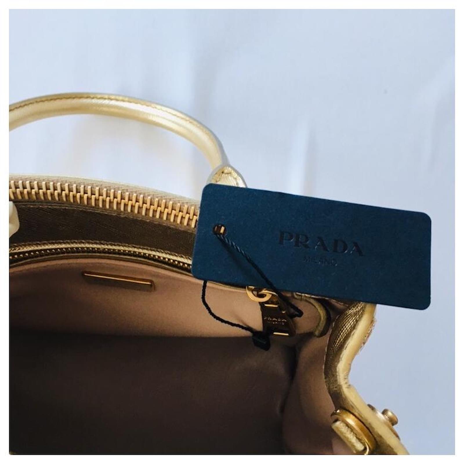 Sac top prada astrology