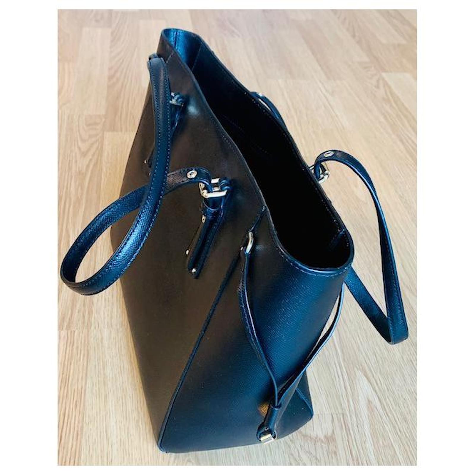 Michael Kors Jet Set Large Black Handbag Leather ref.440058 - Joli Closet
