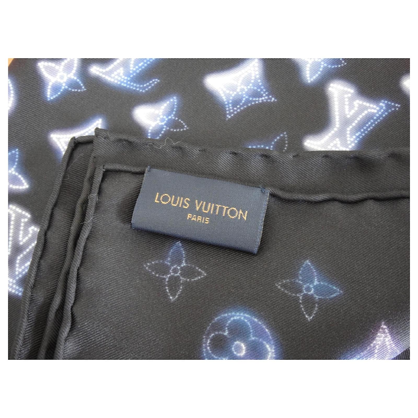 Louis Vuitton LV Bandeau flight mode Blue Silk ref.392055 - Joli Closet