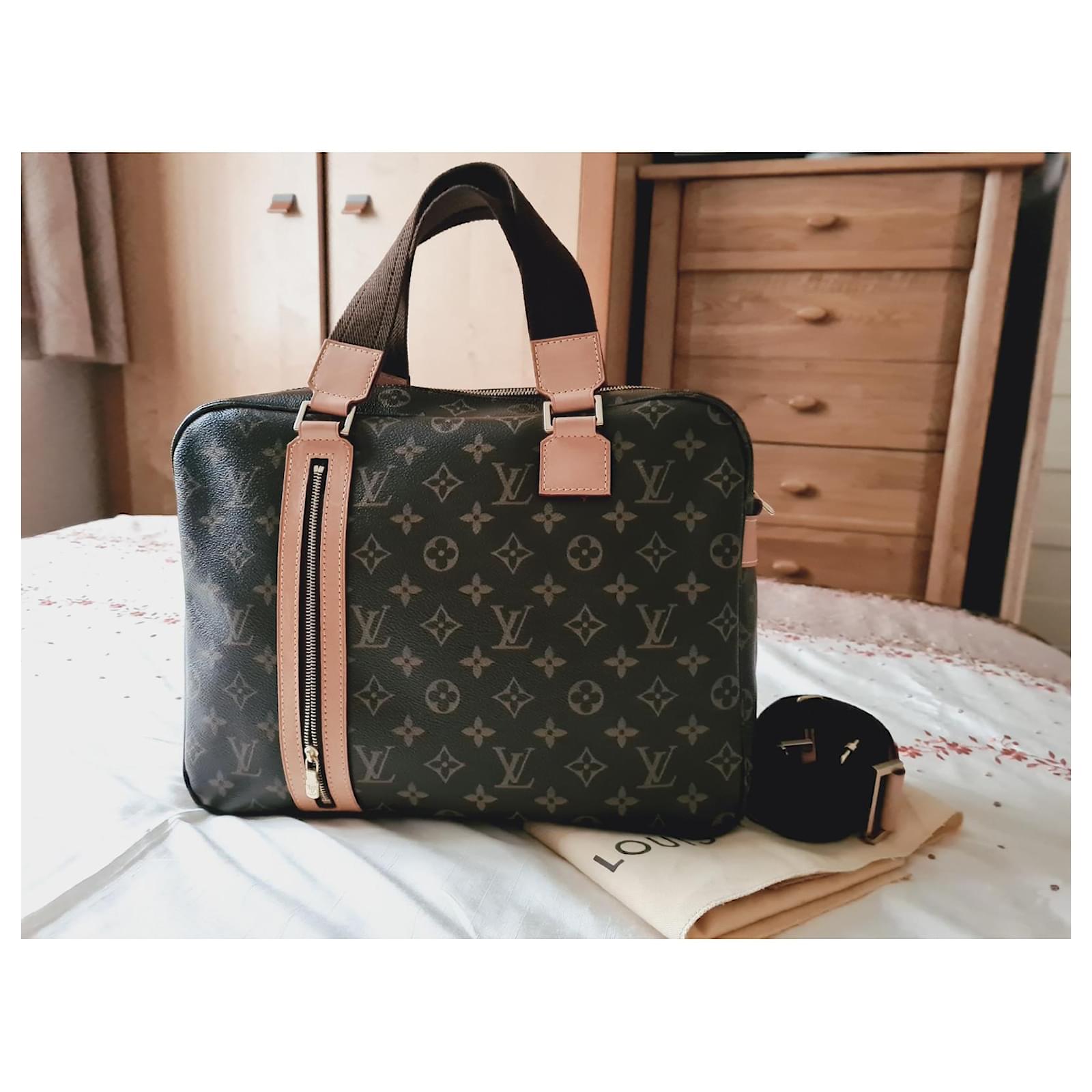 Louis Vuitton Sac Bosphore Monogram Canvas