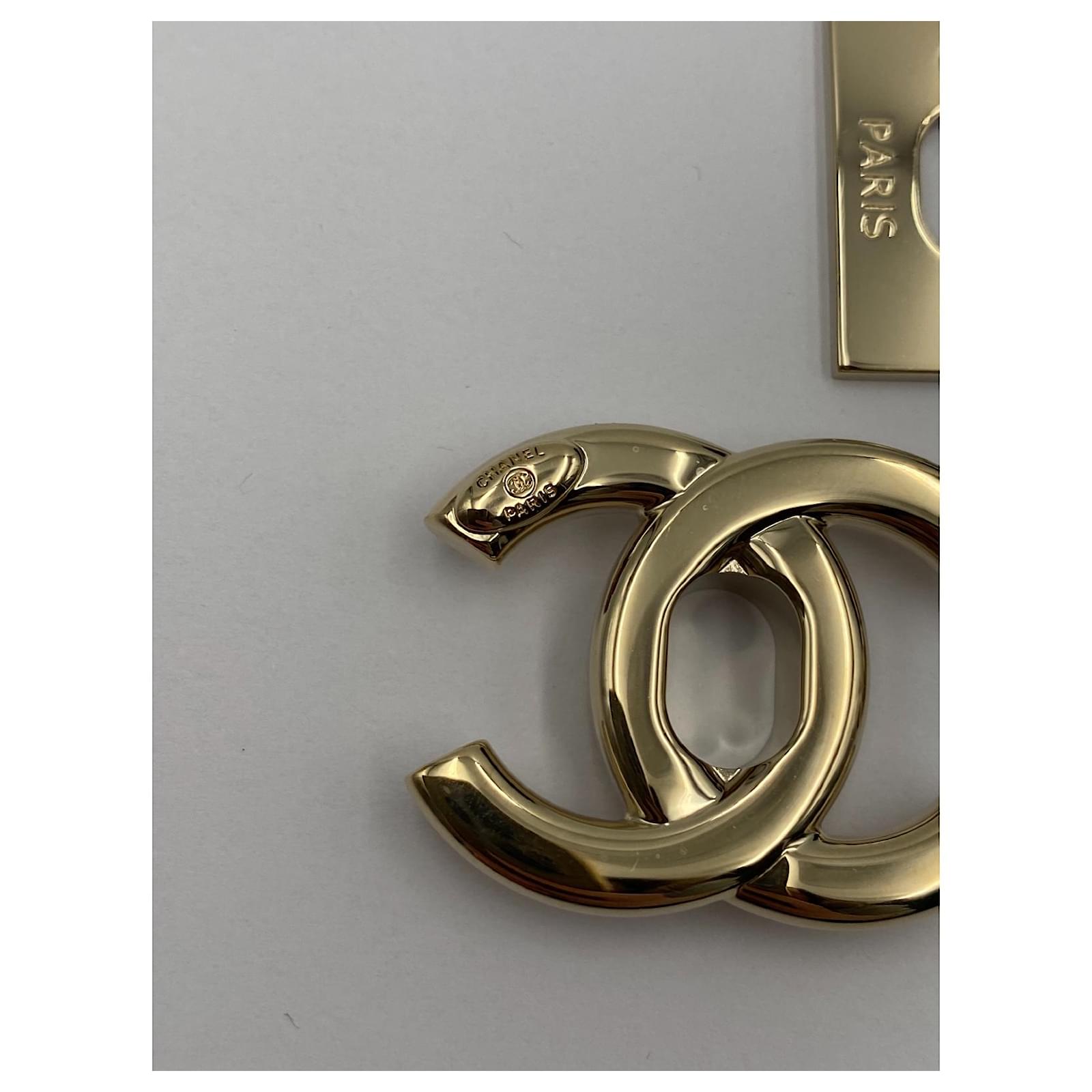 CHANEL Original CC Drehverschluss Goldschließe Golden Stahl ref.444425 -  Joli Closet