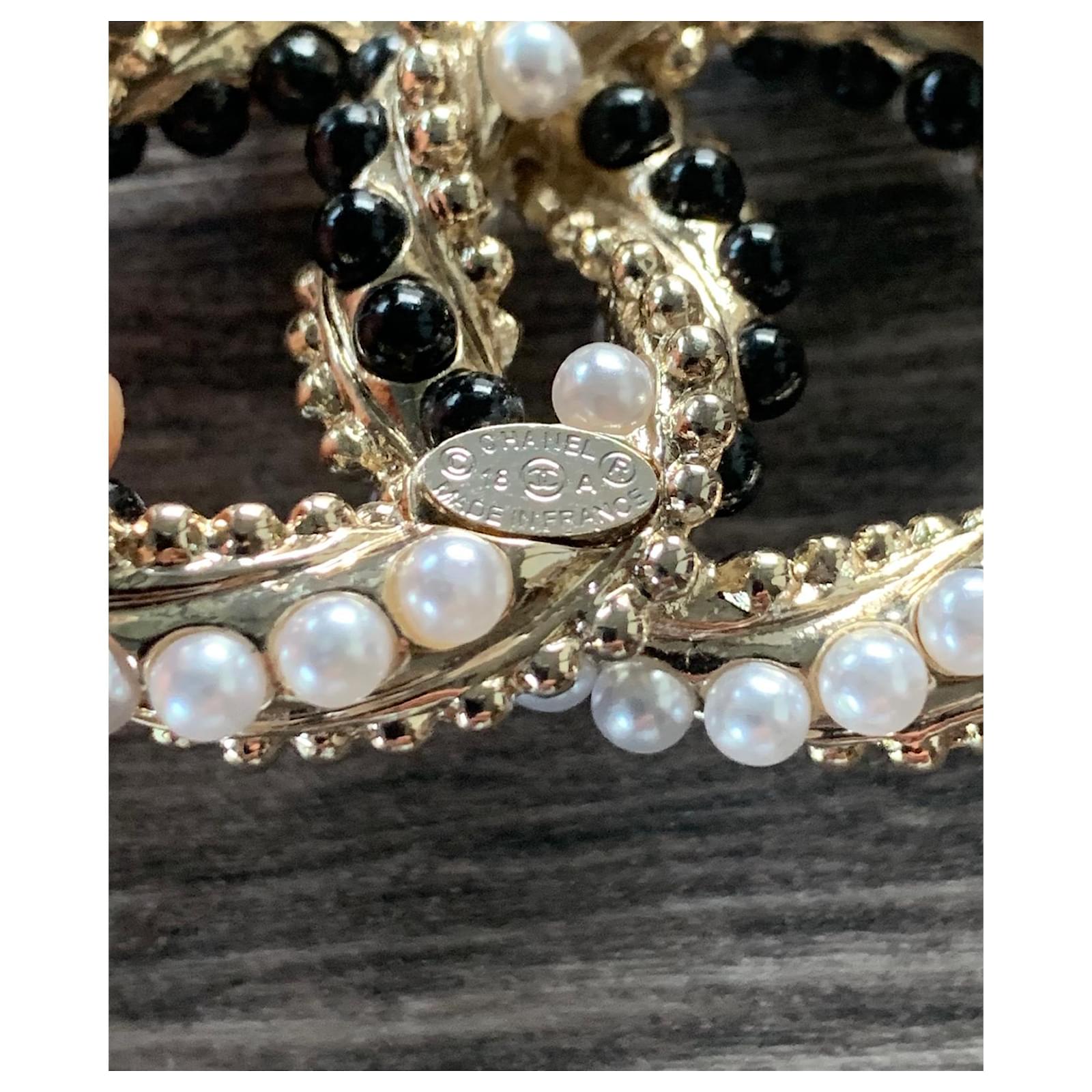 Chanel CC pearl brooch ref.444431 - Joli Closet