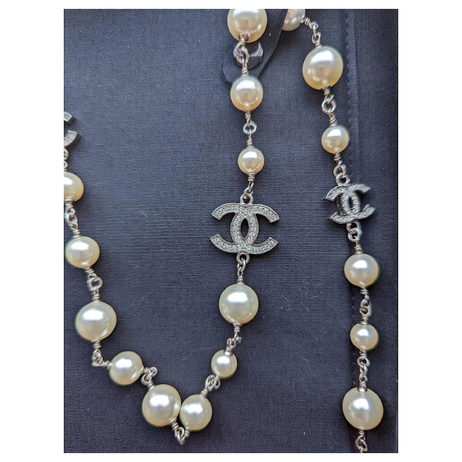 Chanel Silver CC Bubble Pearl Pearl Necklace For Sale at 1stDibs