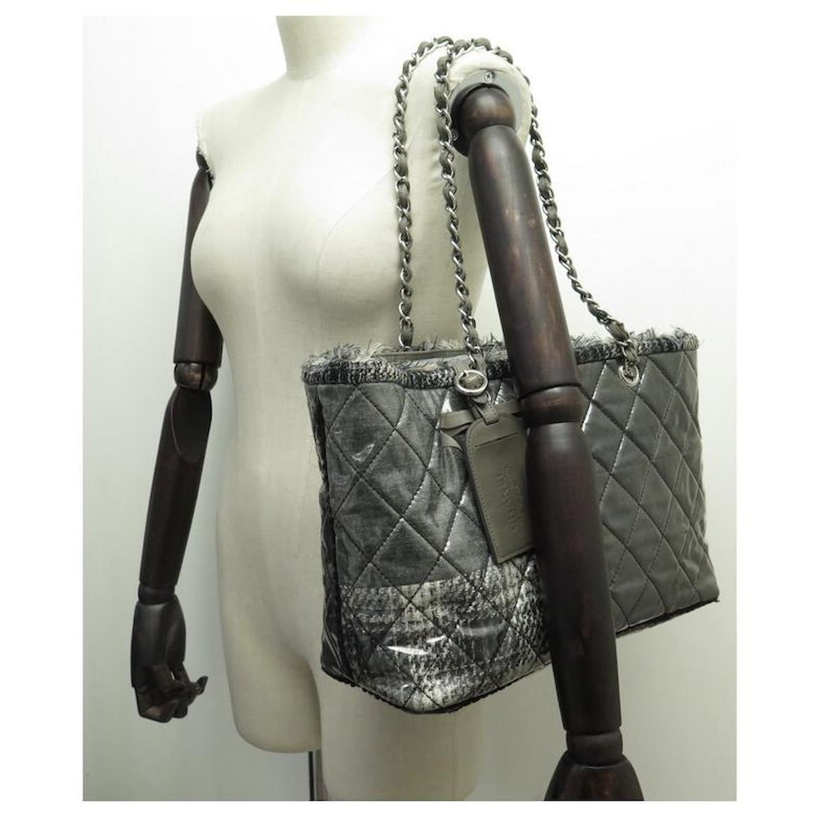 SAC A MAIN CHANEL CABAS SHOPPING FUN PATCHWORK TWEED & VINYL MATELASSE HAND  BAG Grey ref.447910 - Joli Closet