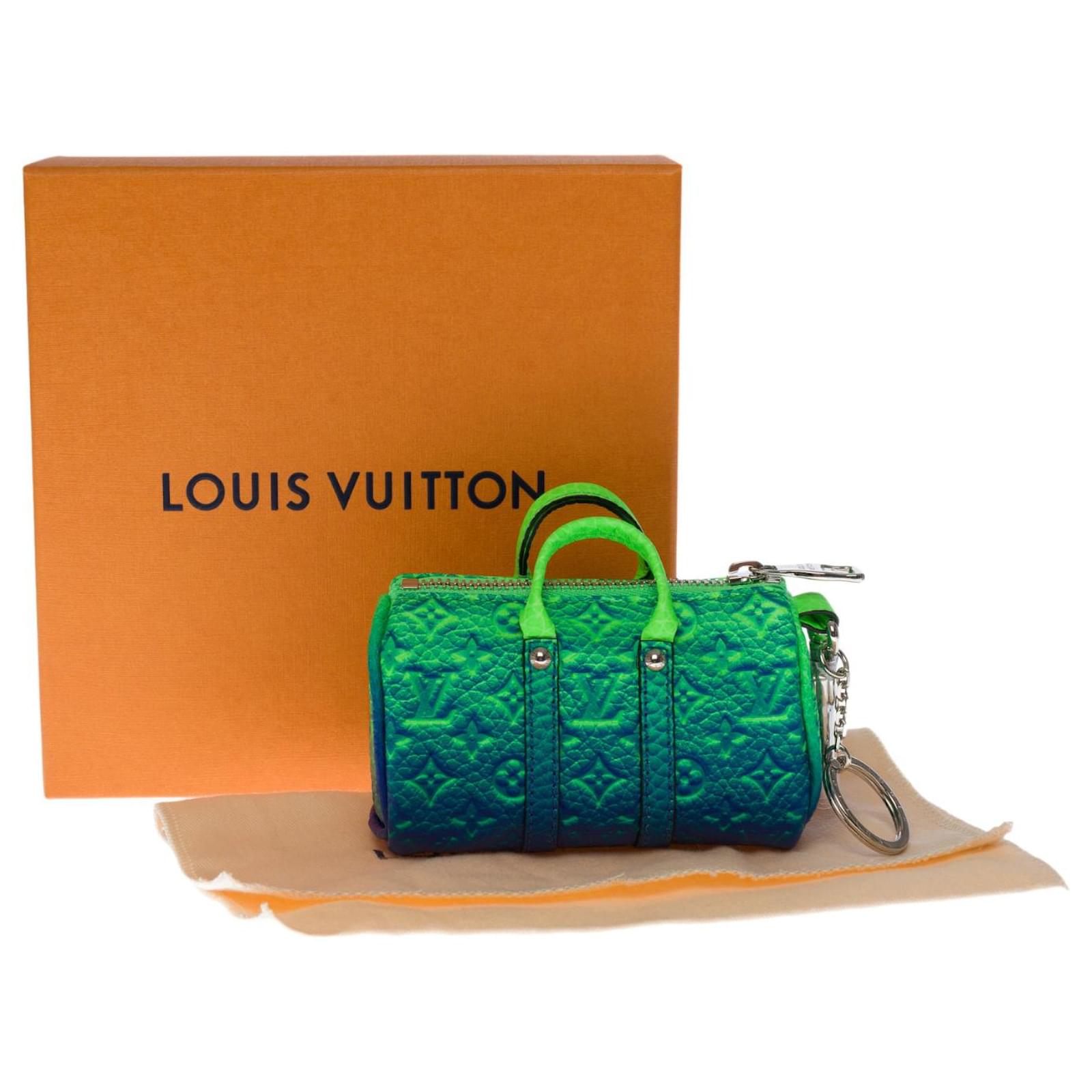 Louis Vuitton Ultra Exclusive - Catwalks 2022-Virgil Abloh- Keepall 50  green Spray shoulder strap & its bag charm Leather ref.448140 - Joli Closet