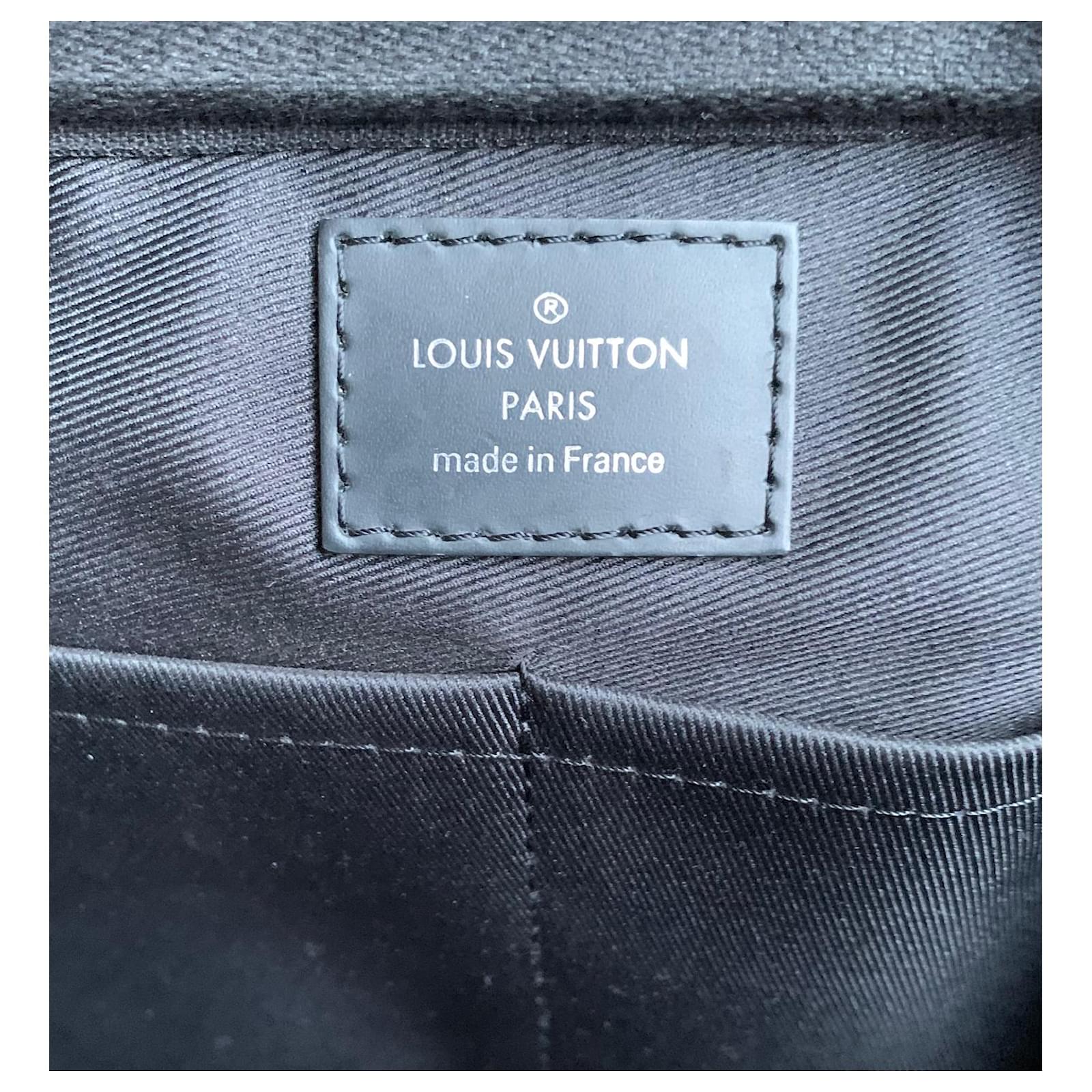 Louis Vuitton Sac banane LV Campus Gris ref.282591 - Joli Closet