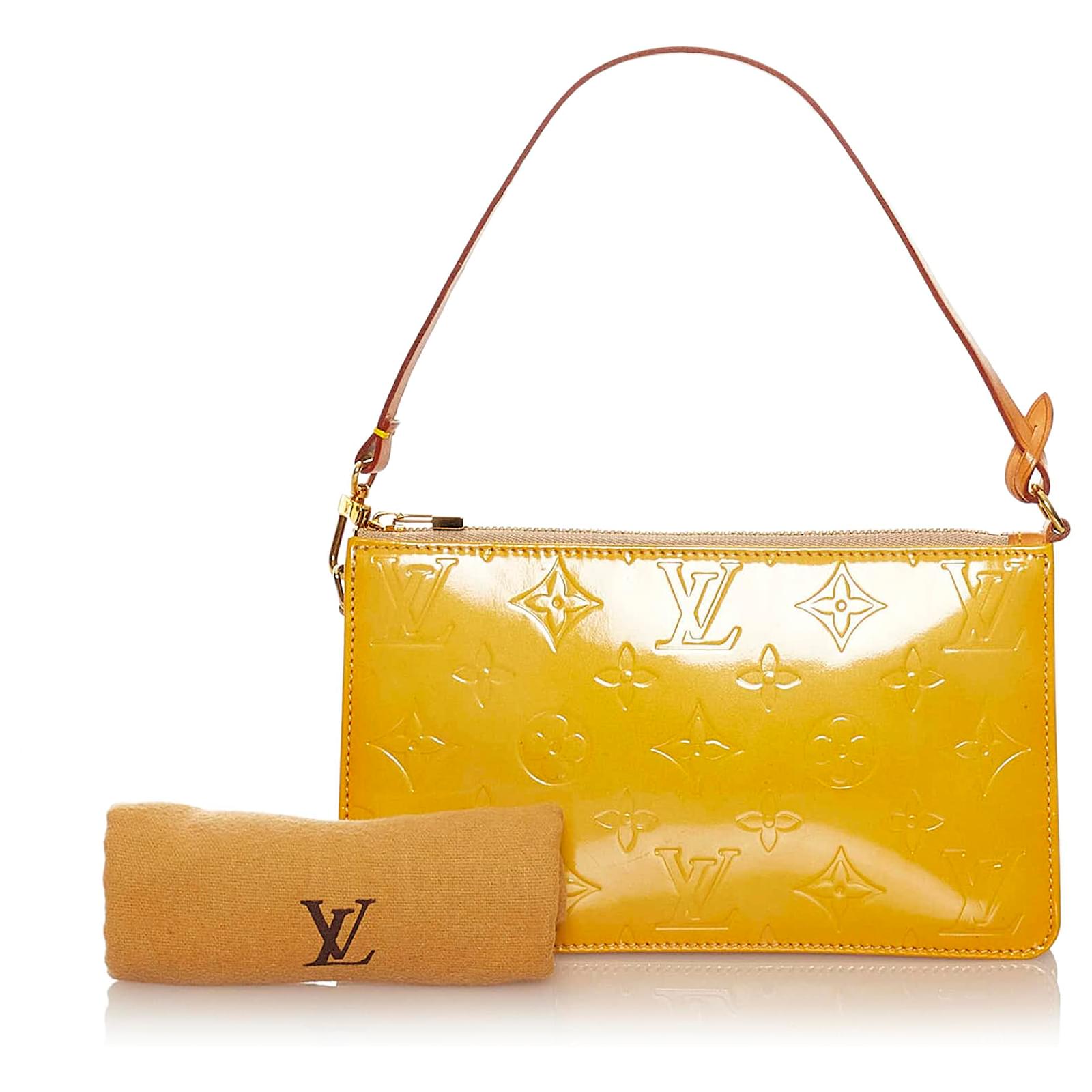 Louis Vuitton Lexington Pochette in peppermint in Vernis leather