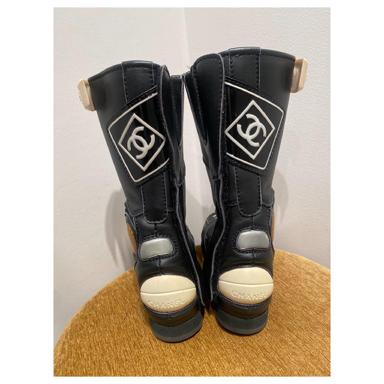 Chanel Collector 2003 Black White Leather ref.450994 - Joli