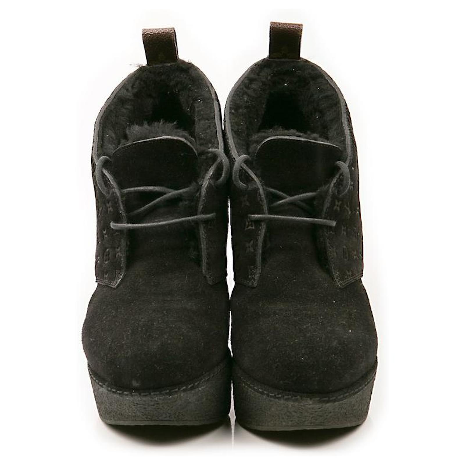 Louis Vuitton Booties Black Suede ref.451625 - Joli Closet