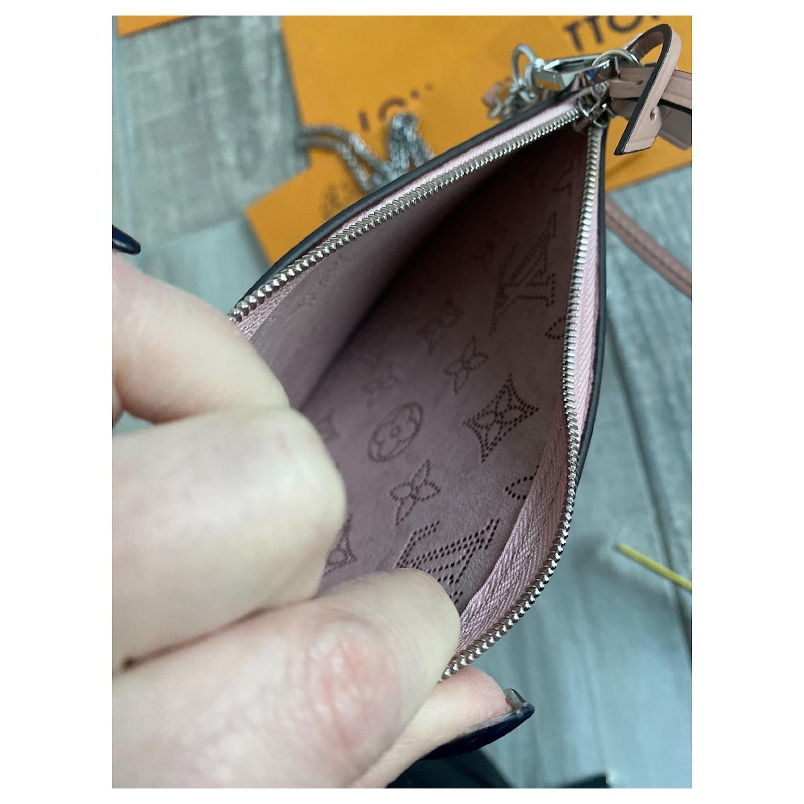 Louis Vuitton girolata Mahina pouch Pink Leather ref.455439 - Joli Closet