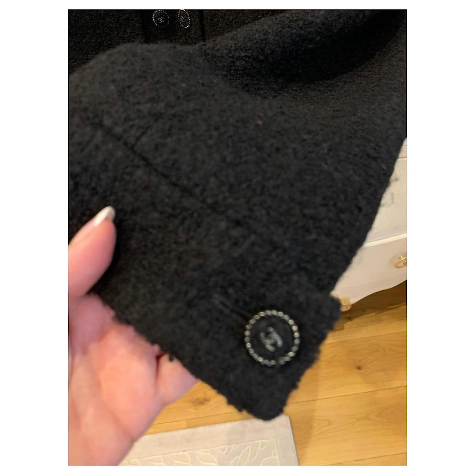 Chanel CC Buttons Black Tweed Jacket ref.455618 - Joli Closet