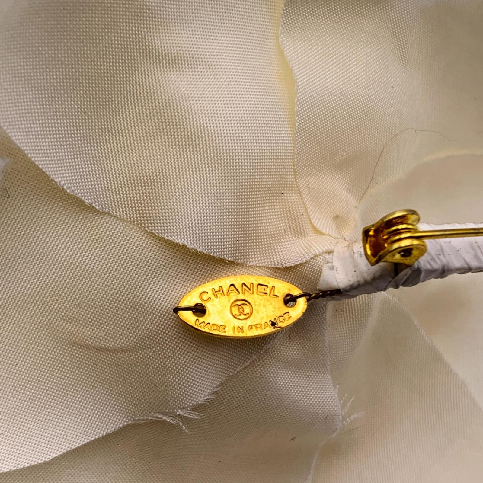 Jolie Broche Vintage Originale - Dominante Argentée - Occasion