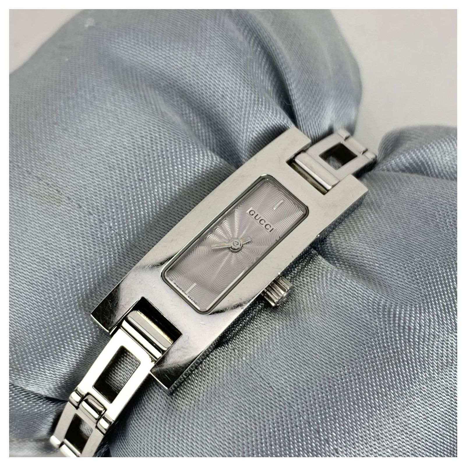 Gucci Vintage Stainless Steel Mod 3900 L Ladies Quartz Wrist 