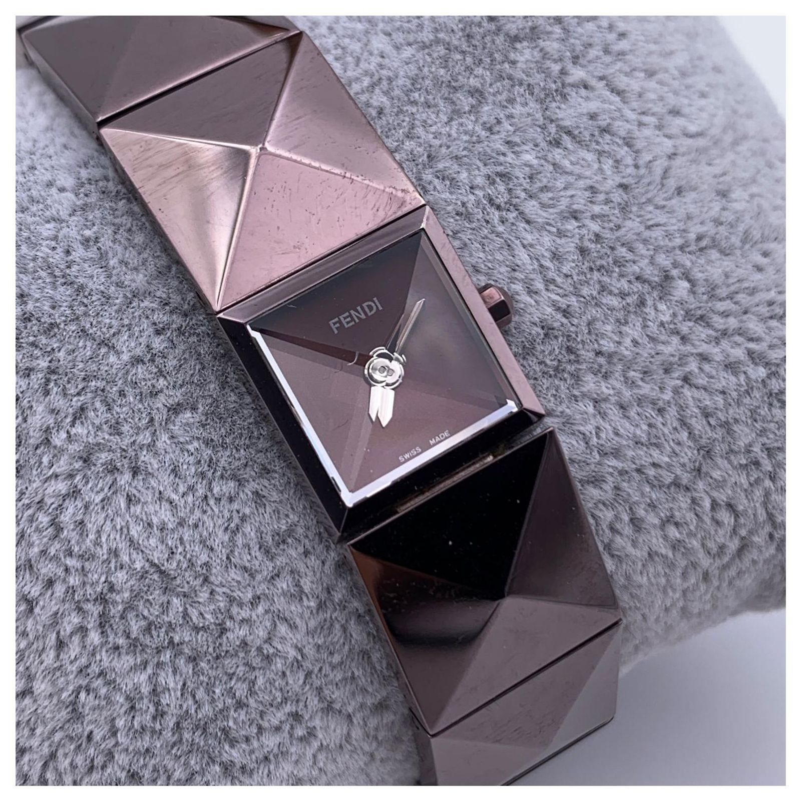 Fendi Brown Stainless Steel Pyramid 4260 L Wrist Watch ref  display picture 3