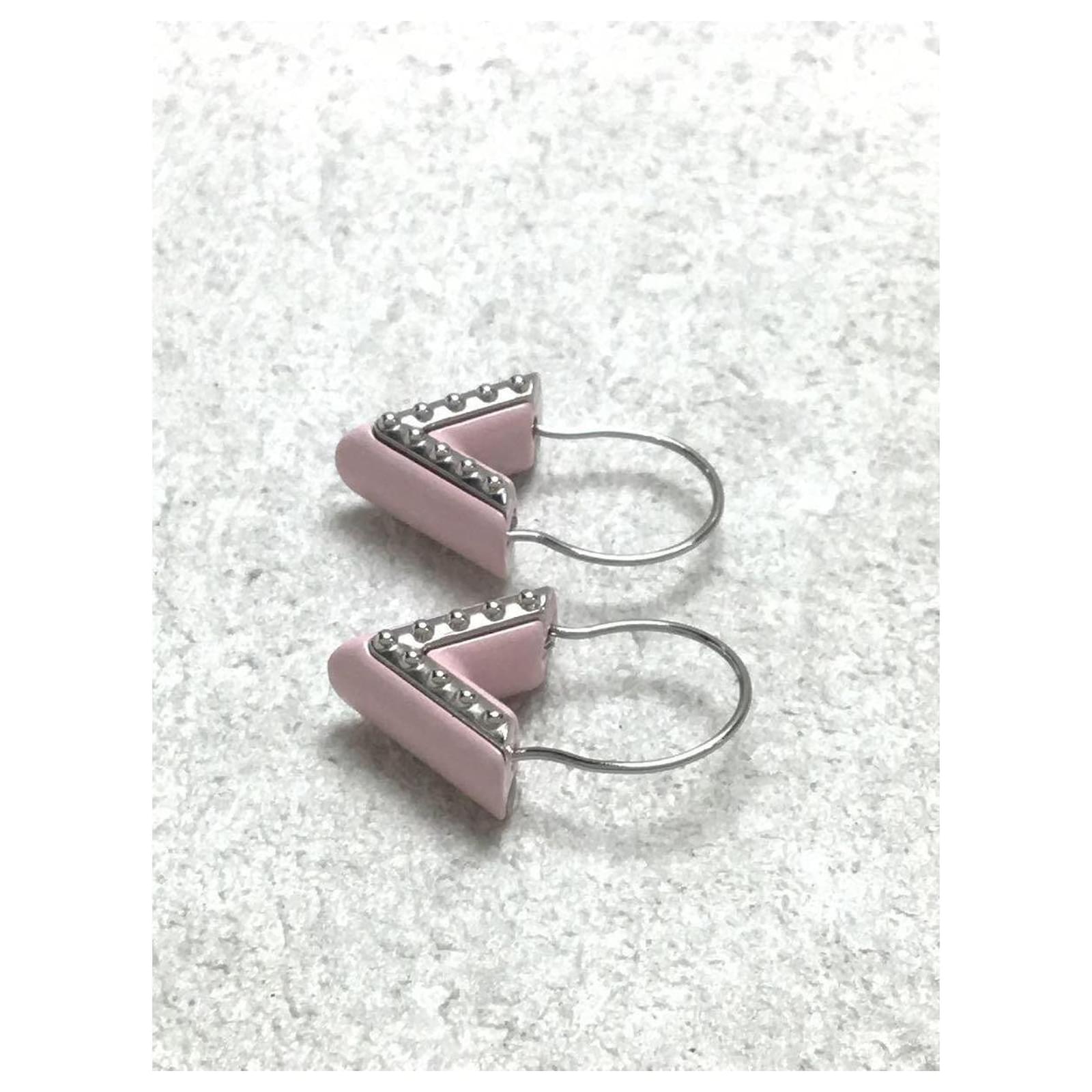 LOUIS VUITTON Earrings / Essential V / Plating / SLV Silvery Silver-plated  ref.457055 - Joli Closet