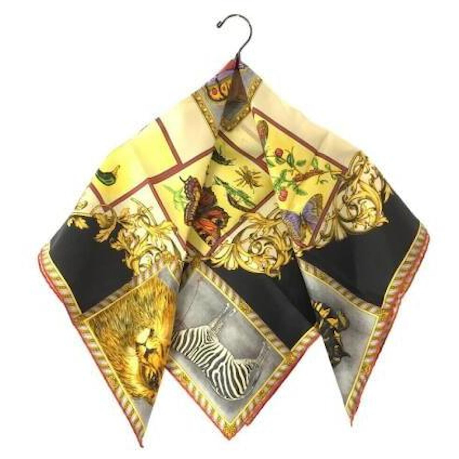 Gianni Versace Silk scarves Black ref.457587 - Joli Closet