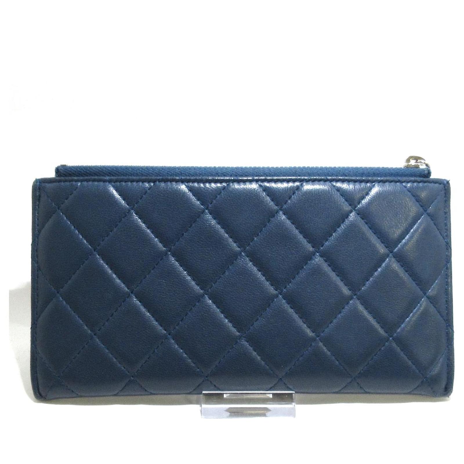 Chanel Matrasse Navy blue Leather ref.458960 - Joli Closet