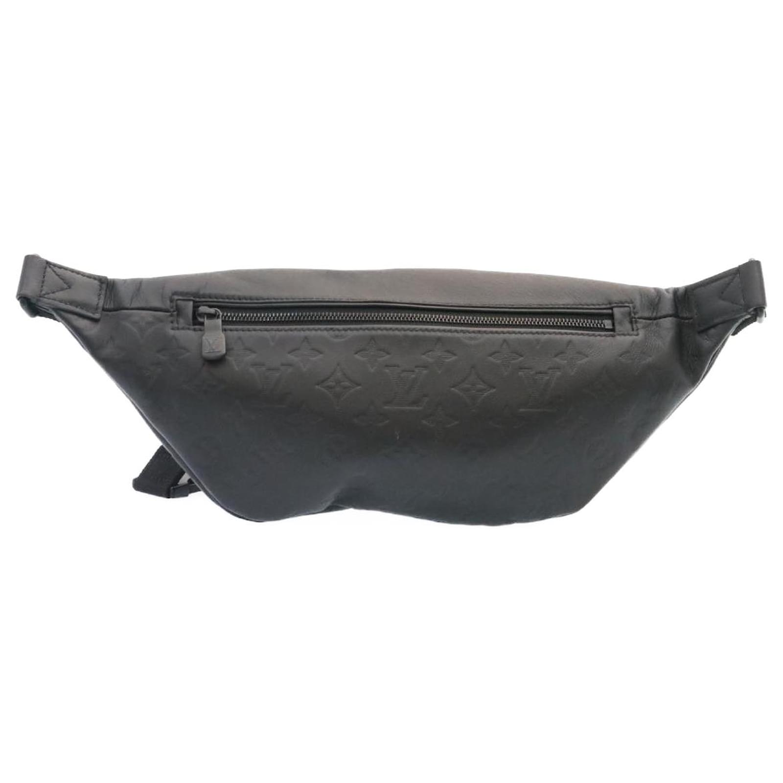 LOUIS VUITTON Monogram Shadow Discovery Bum Bag Body bag Black M44388 auth  26771 Leather ref.459263 - Joli Closet