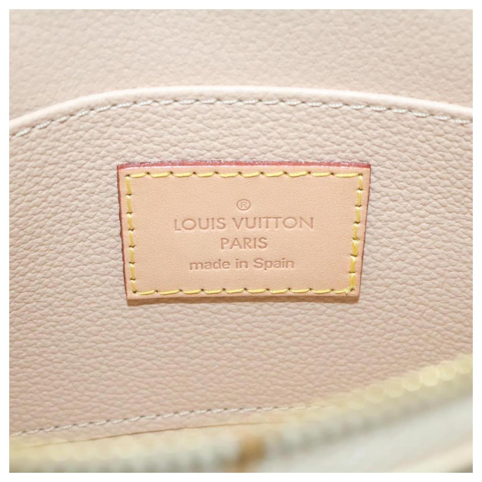 Louis Vuitton Kosmetiktasche und Agenda, € 565,- (2440