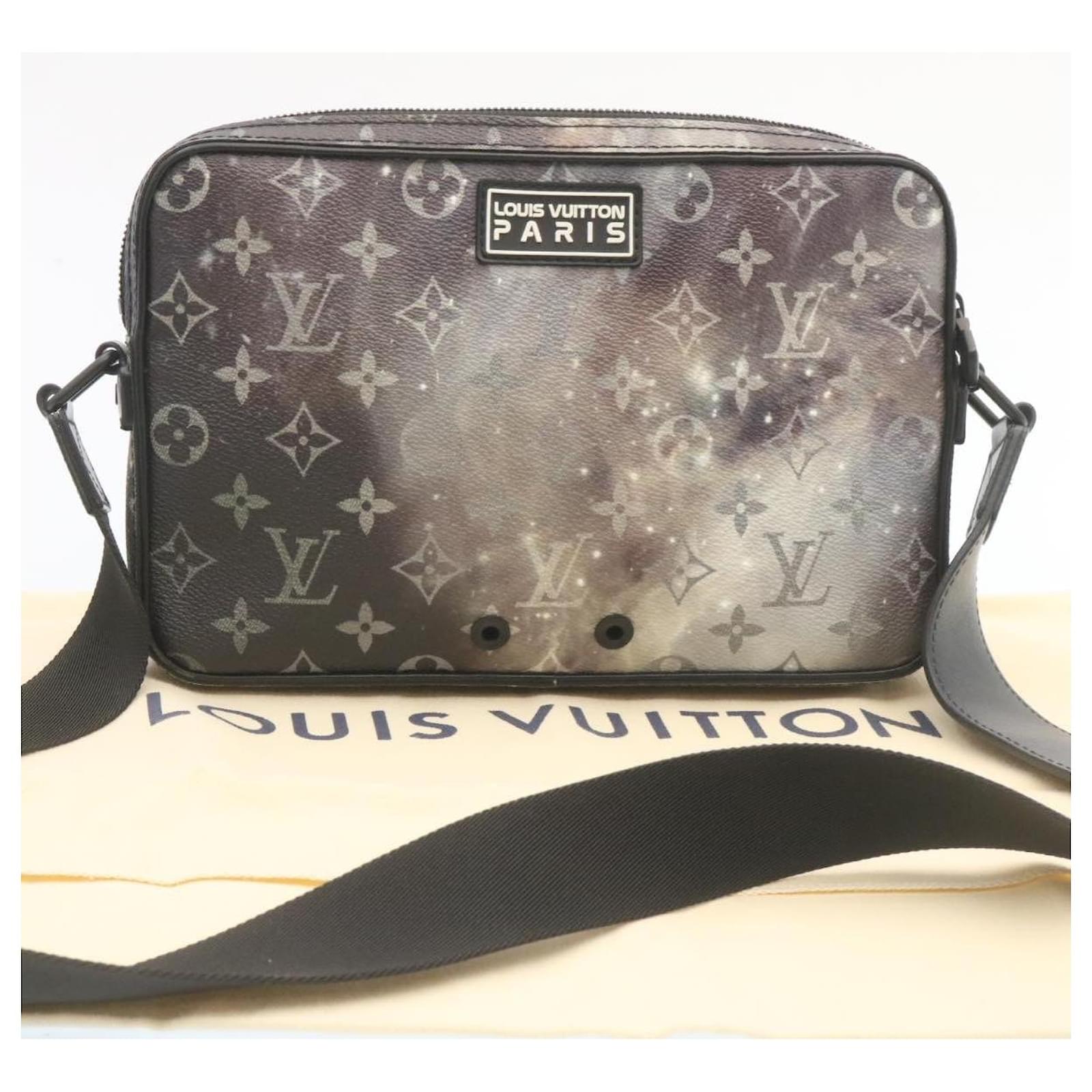 Louis Vuitton lv alpha messenger cross body bag graphite galaxy