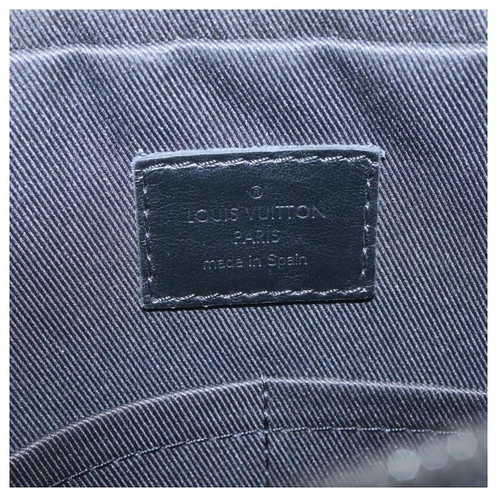 Louis Vuitton ALPHA MESSENGER GALAXY Black Leather ref.820140 - Joli Closet