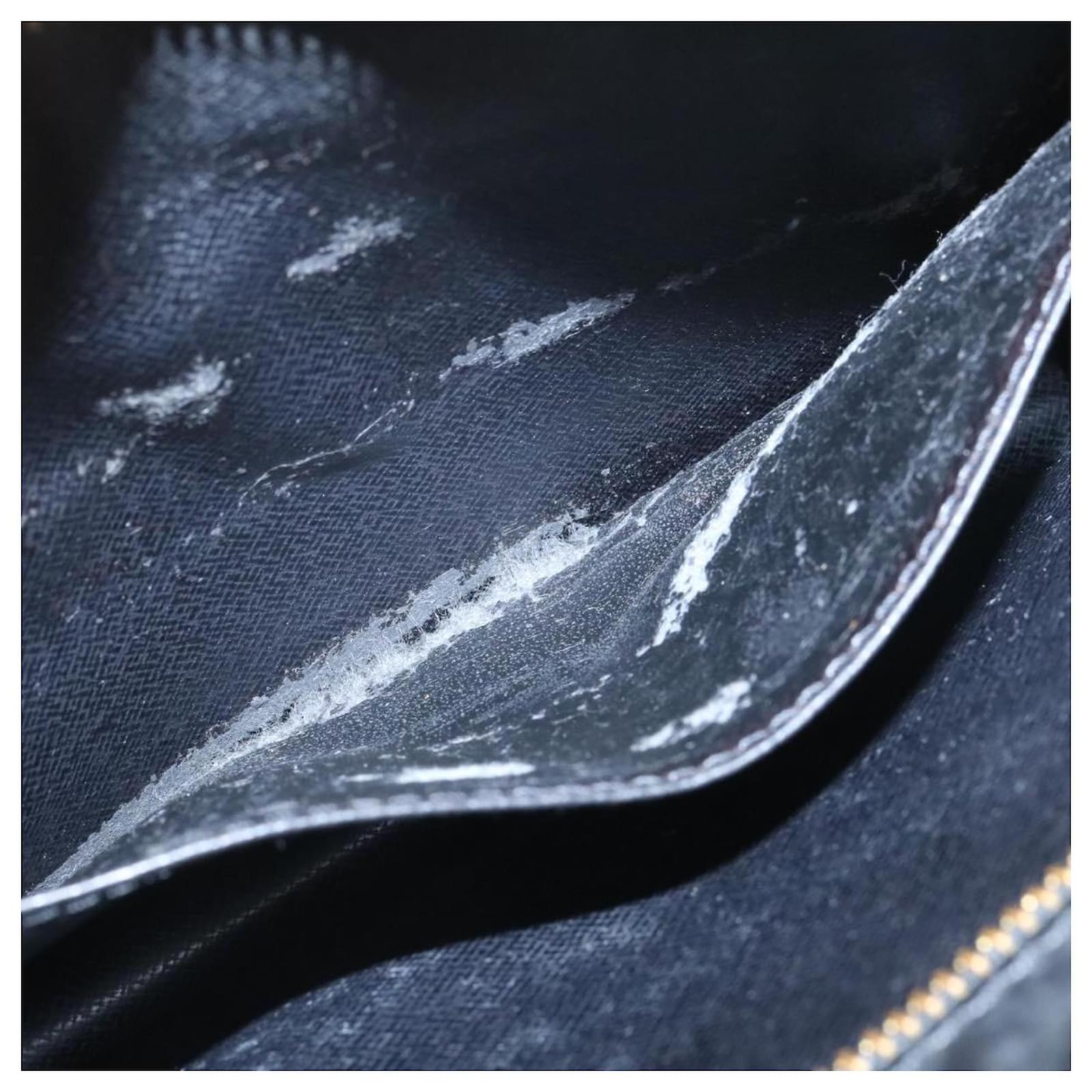 LOUIS VUITTON Epi Pochette Homme Clutch Bag Black M52522 LV Auth yk2194  Leather ref.378649 - Joli Closet