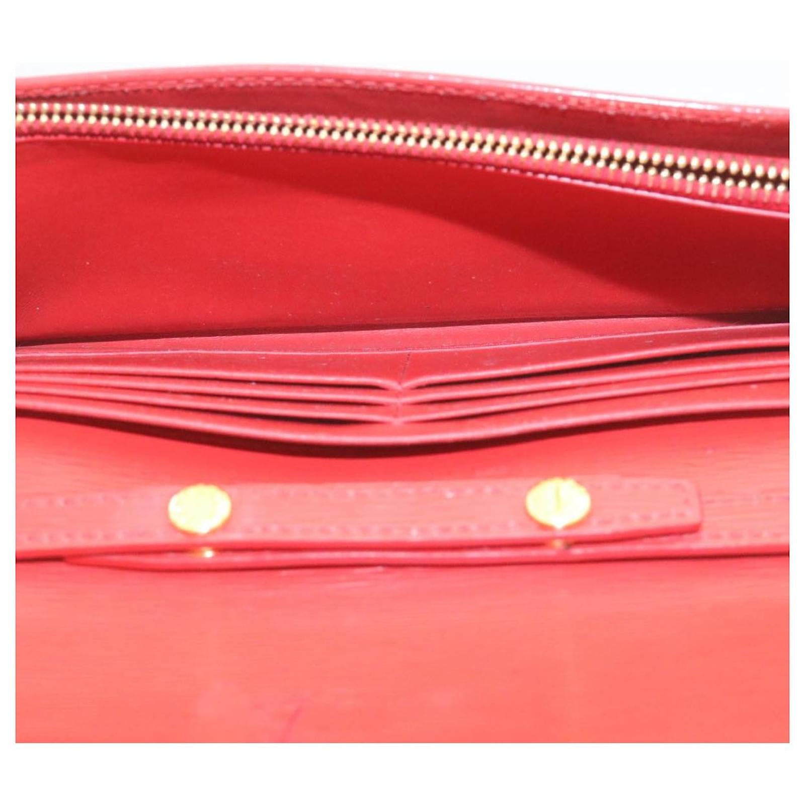 PRADA Chain Shoulder Long Wallet Leather Red Gold Auth ar5709 Golden  ref.461455 - Joli Closet