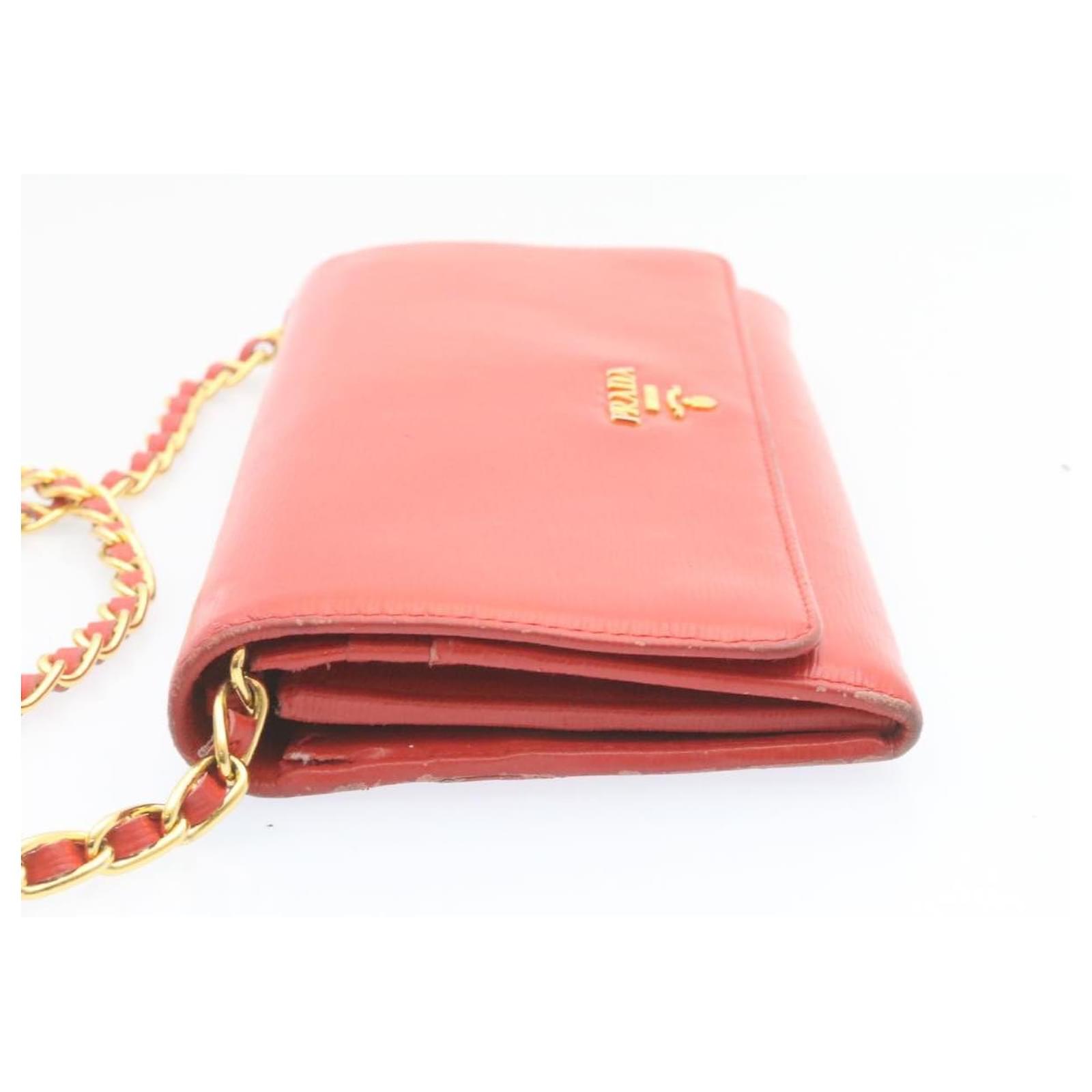 PRADA Chain Shoulder Long Wallet Leather Red Gold Auth ar5709 Golden  ref.461455 - Joli Closet