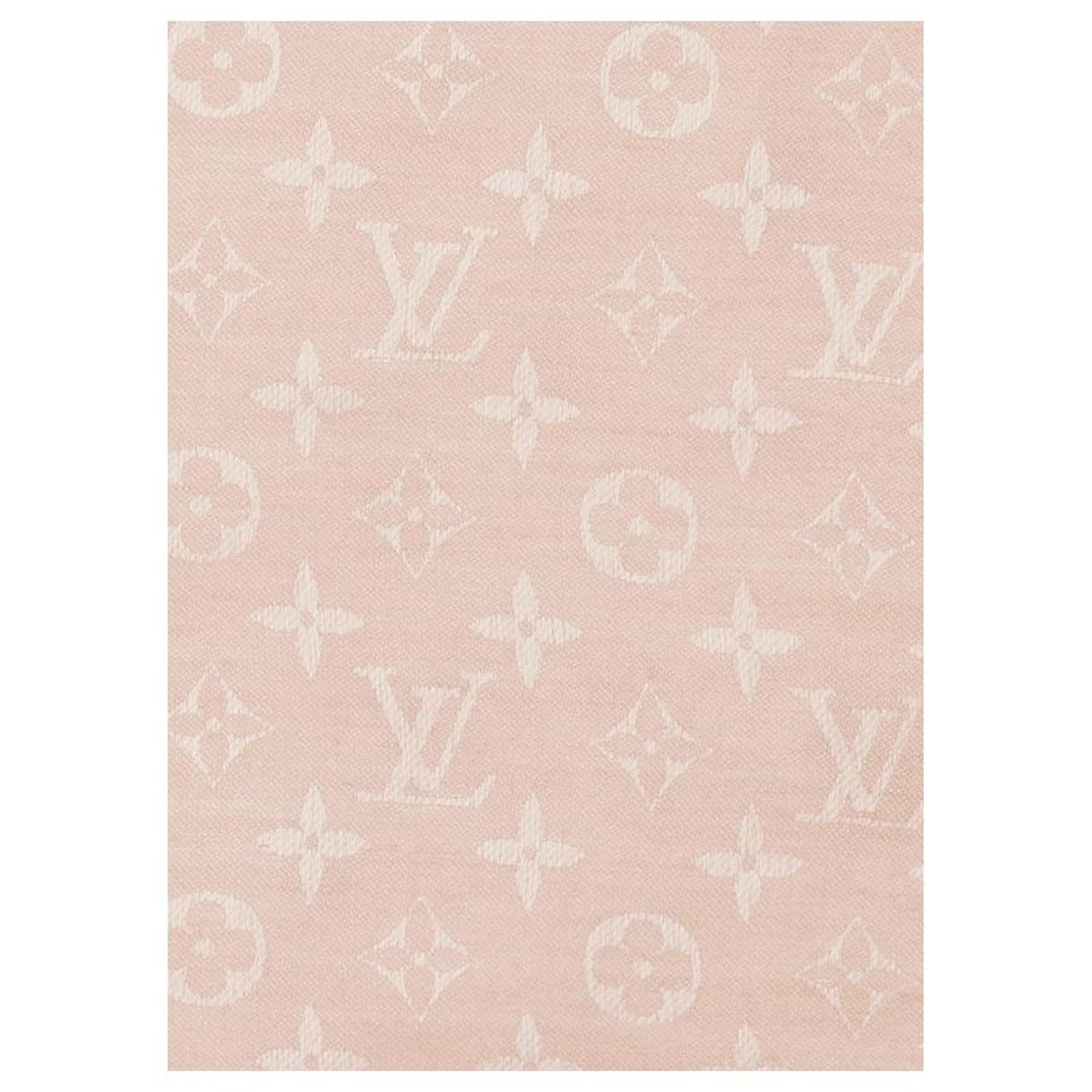 Louis Vuitton Classic Monogram Scarf Beige Silk ref.57250 - Joli Closet