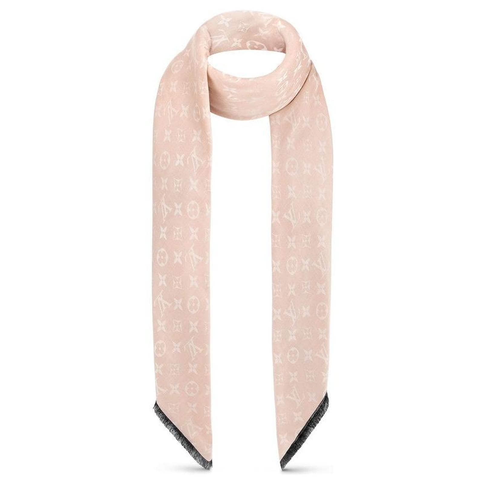 Louis Vuitton LV So soft monogram shawl Beige Wool ref.466140 - Joli Closet