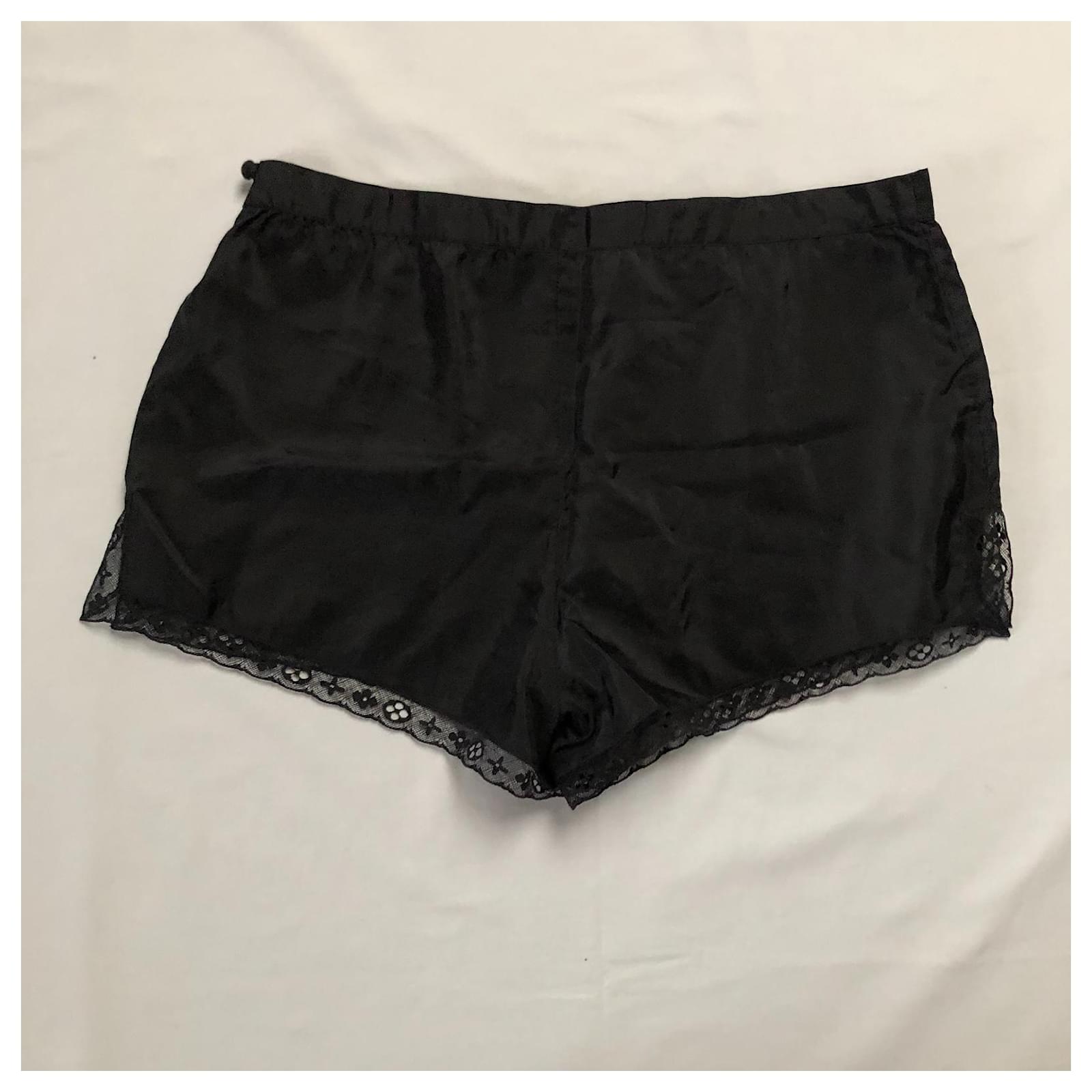 Louis Vuitton black silk bermuda shorts with LV pattern lace trims  Polyamide ref.467238 - Joli Closet