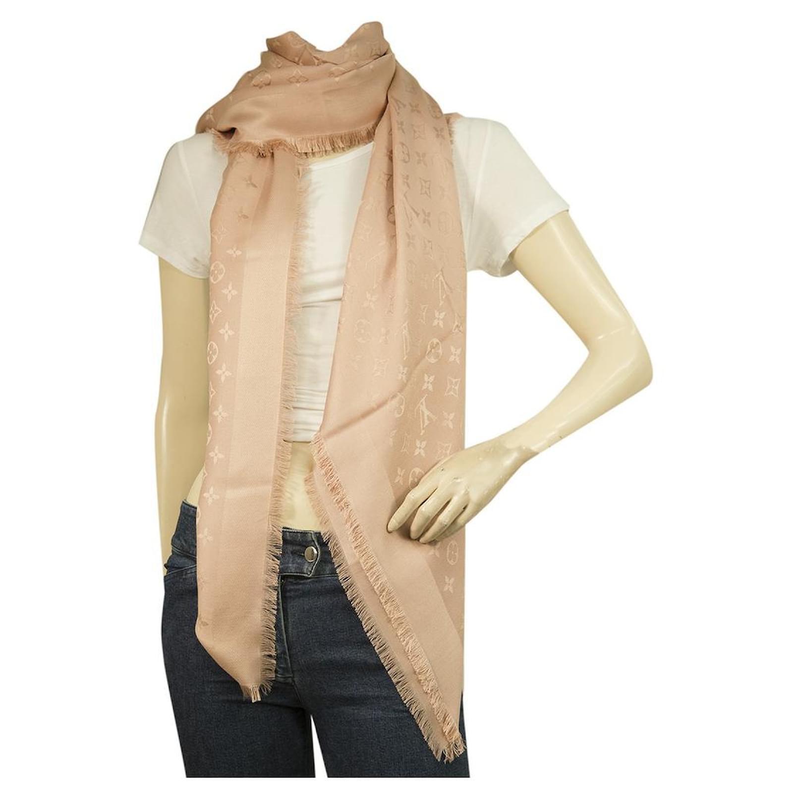 Louis Vuitton monogram nude pink Tone on tone shawl weaved jacquard silk  M74441 Cream Wool ref.234499 - Joli Closet