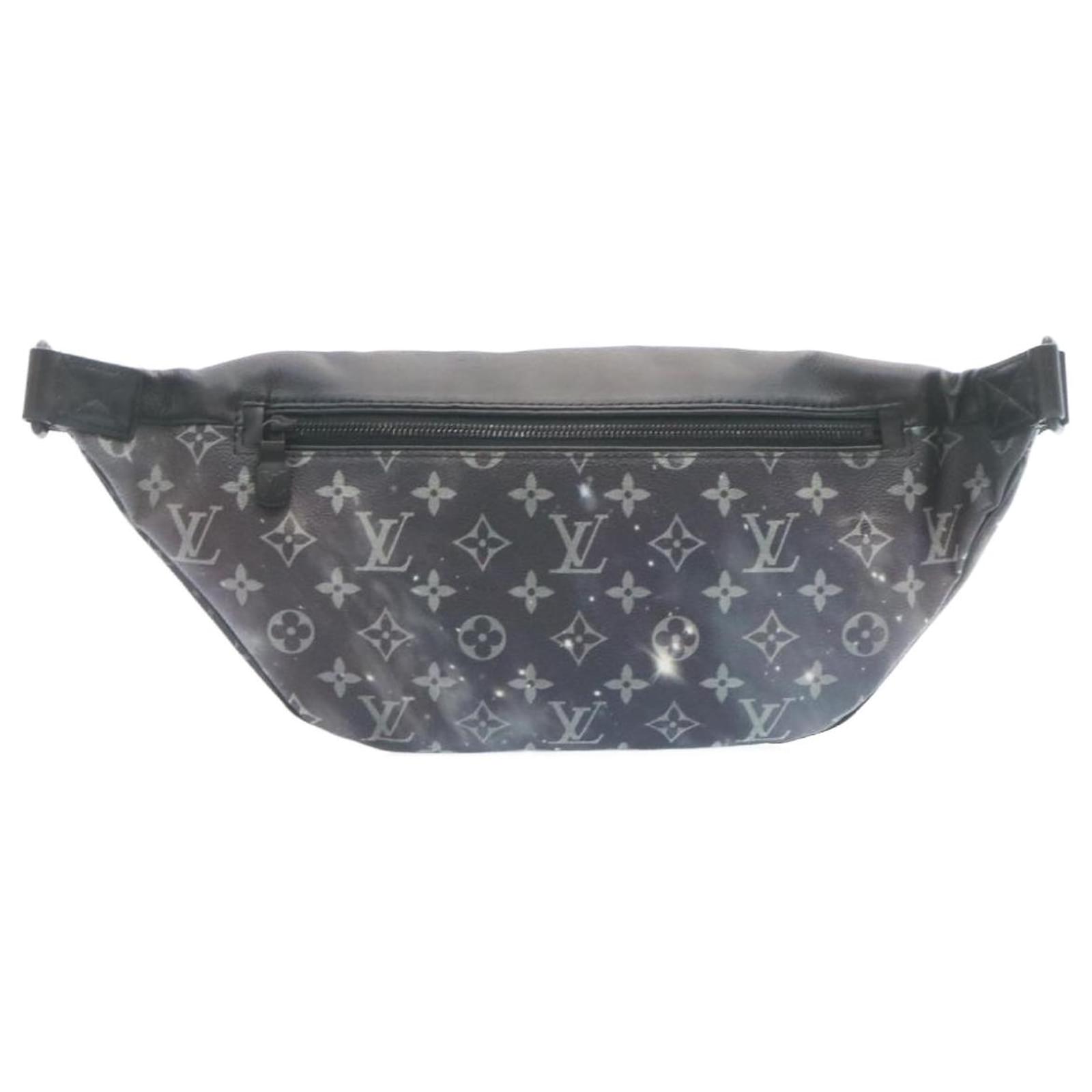 LOUIS VUITTON Monogram Galaxy Discovery Bum Bag Shoulder Bag Black LV Auth  28275 Cloth ref.468704 - Joli Closet