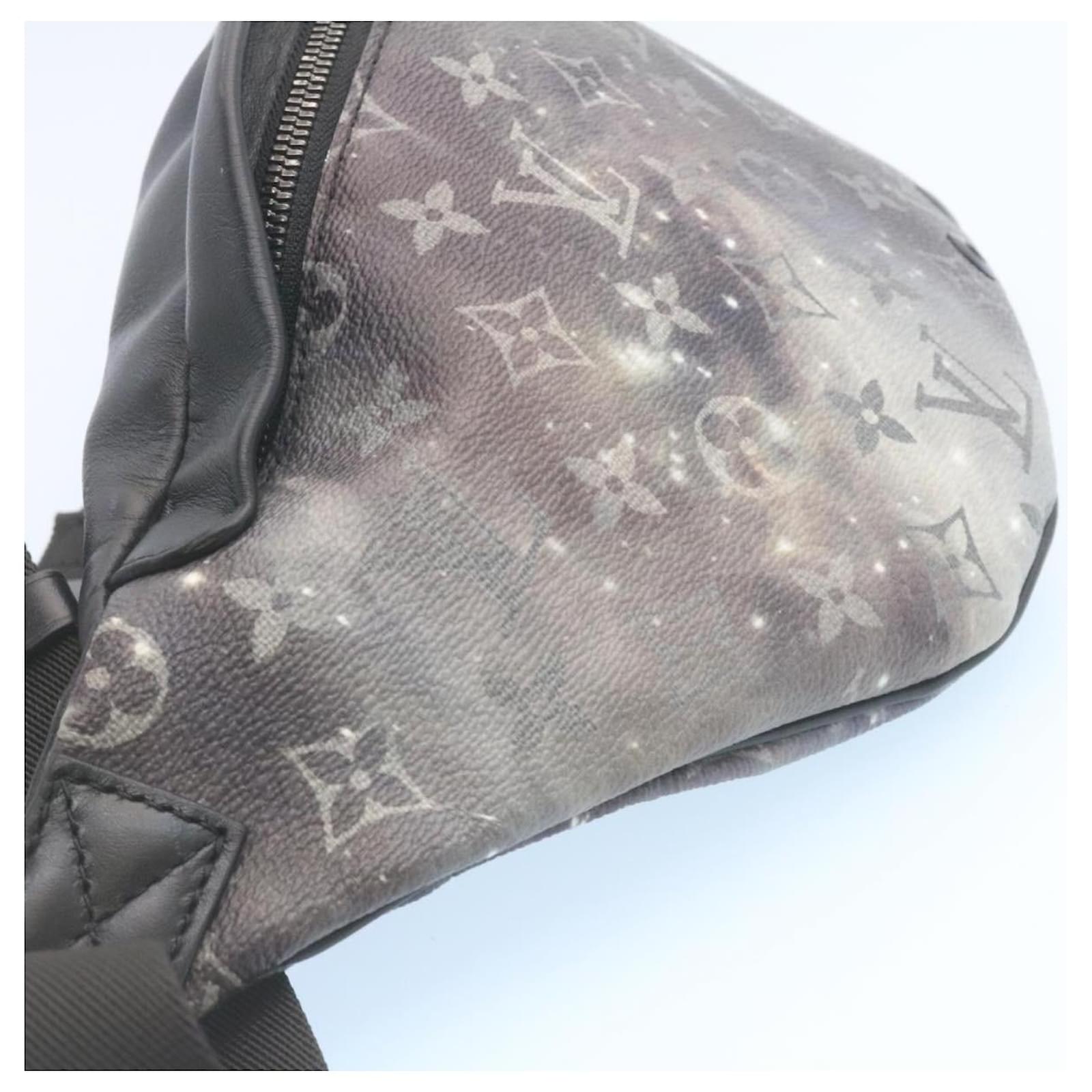 LOUIS VUITTON Monogram Galaxy Discovery Bum Bag Shoulder Bag Black LV Auth  28275 Cloth ref.468704 - Joli Closet