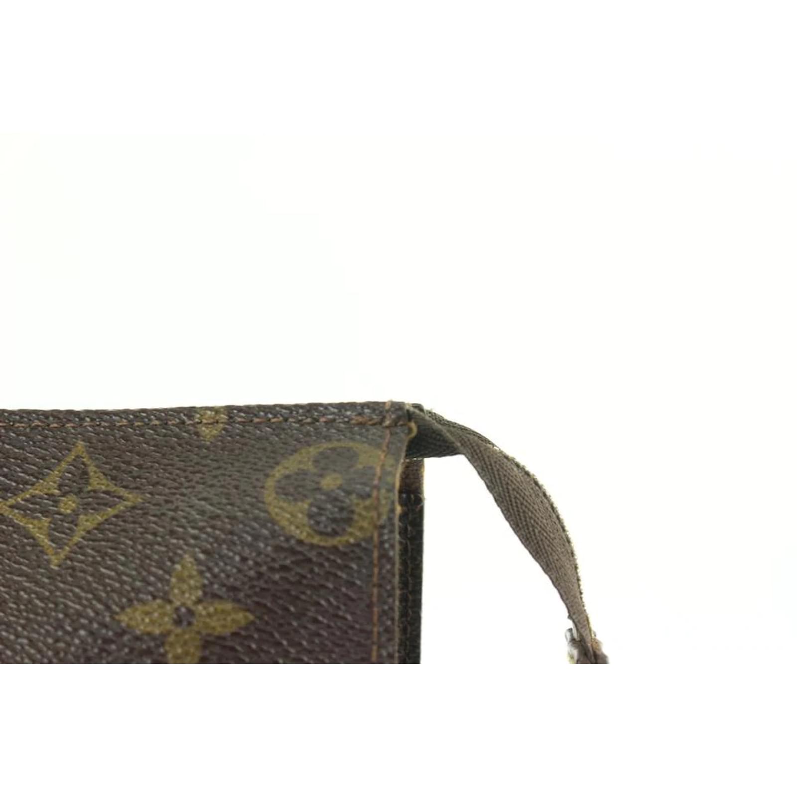 Louis Vuitton Discontinued Monogram Toiletry Pouch 26 Cosmetic Case Leather  ref.468910 - Joli Closet